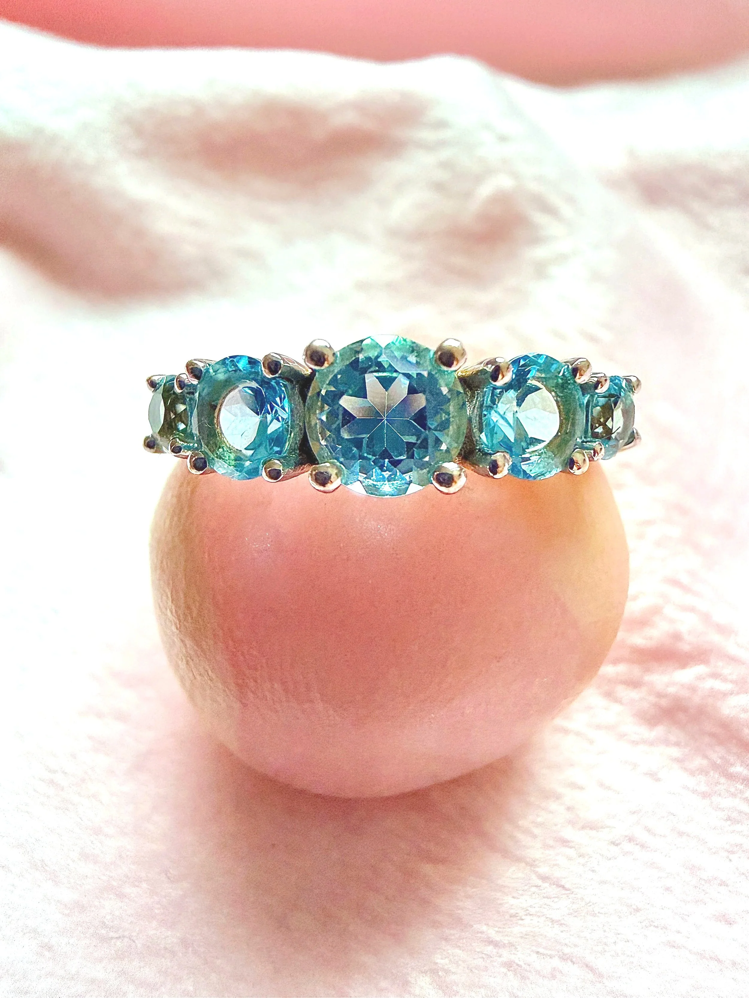 Y2K topaz and 9ct gold ring