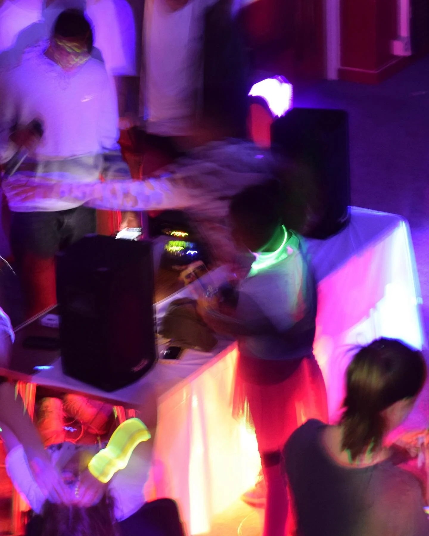 Who's up for a PARTY?! 🥳 🎉
Our Light Party is this Friday 4pm-6pm. We've got loads going on for all the family - games, prizes, craft, music and hot dogs! 
You can get your tickets here: https://stmarysferndown.churchsuite.com/events/aolyx1uh