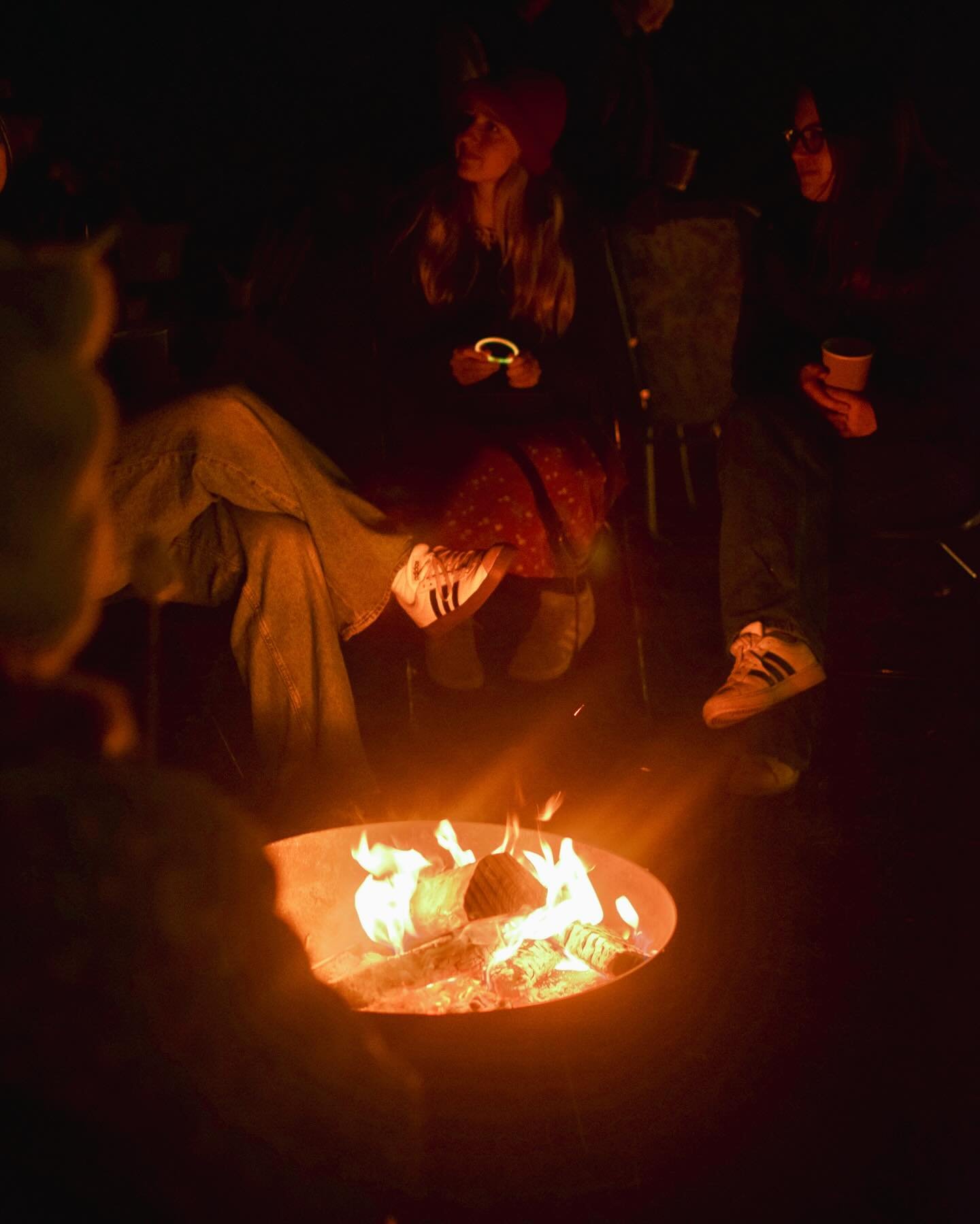 Was it really a week ago we were gathered round fire pits toasting marshmallows?! 🔥