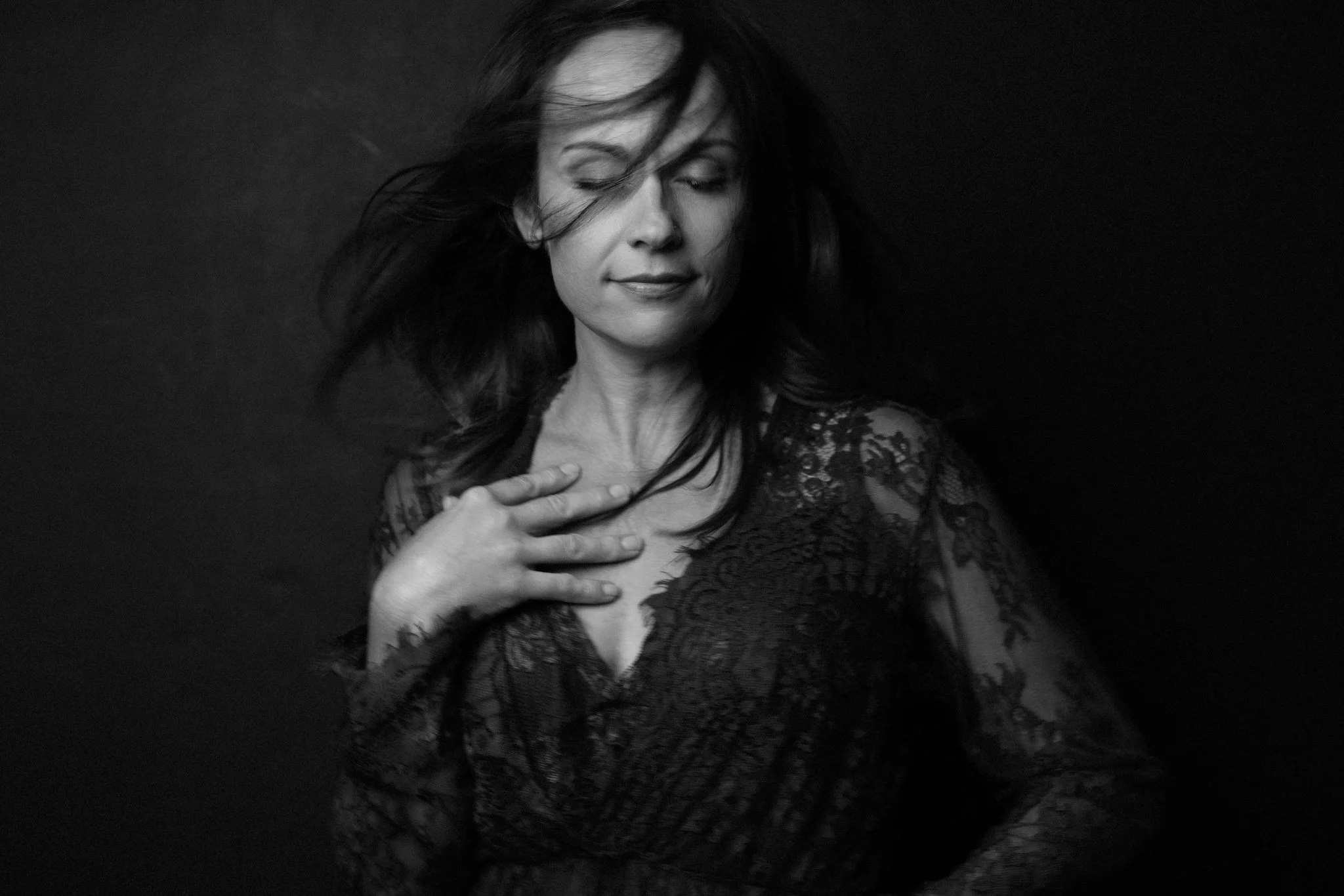 From Nervous to Confident: How a Boudoir Session Changes How You See Yourself