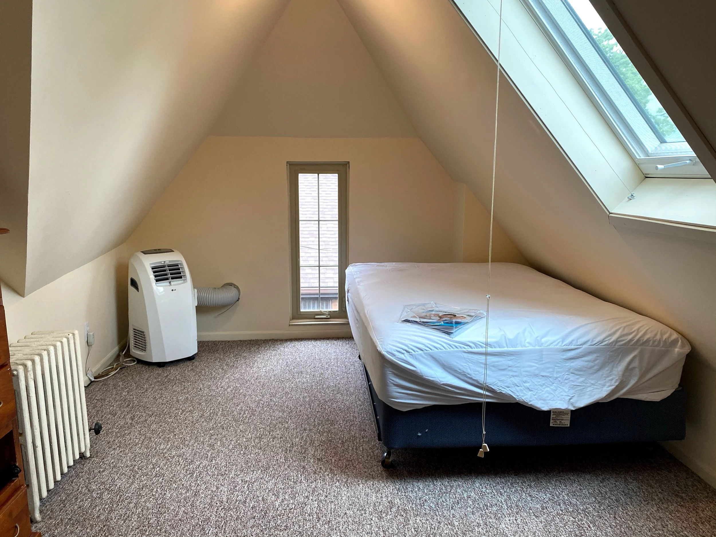 841 Oakland #2 bedroom #4 (2).jpg