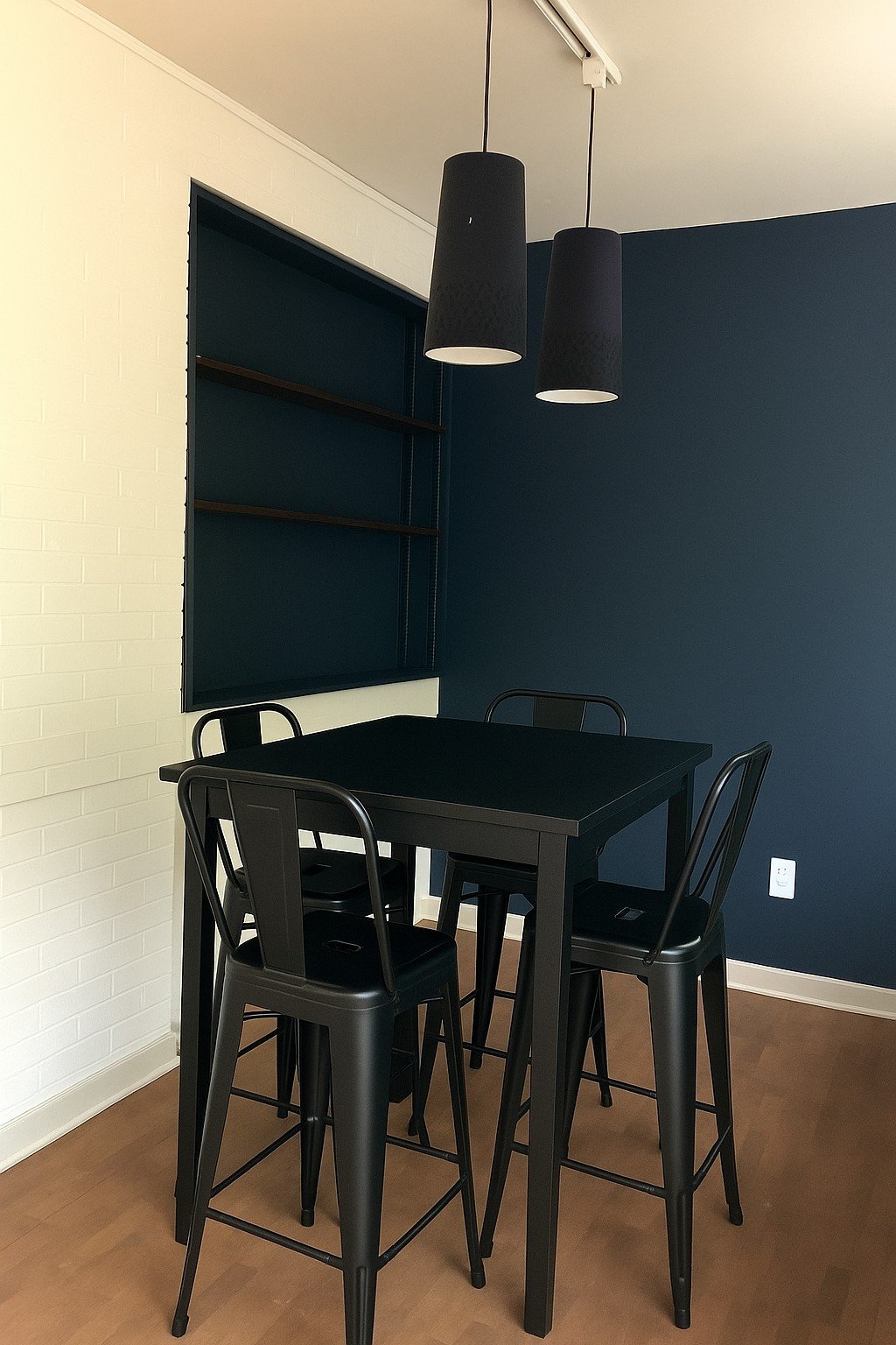 824P #1 Dining room.jpg