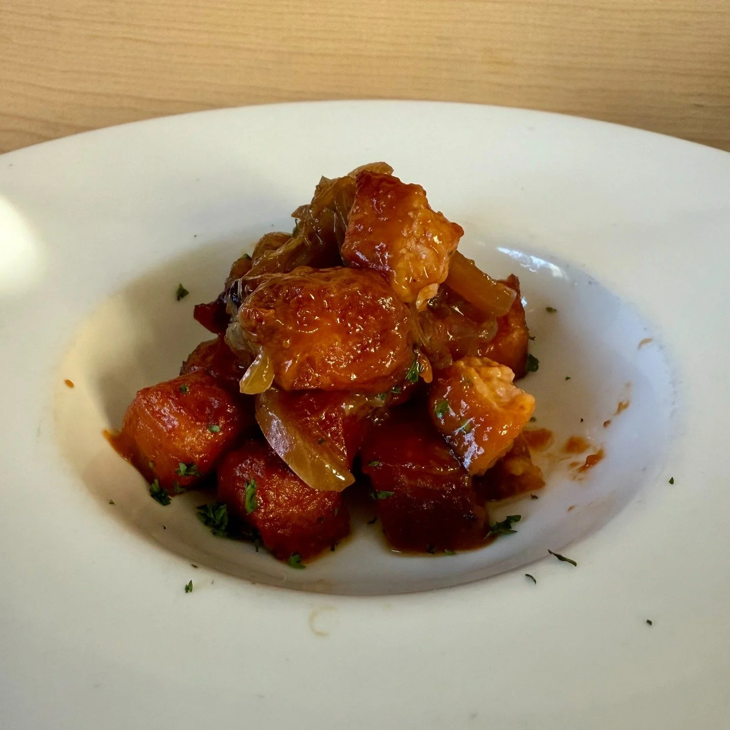 New Specials
Fried Buffalo Oysters* GF
Buttermilk marinated Louisiana oysters are dredged in seasoned cornmeal and flash fried. Tossed in roasted garlic buffalo sauce and served over creamy blue cheese dressing. 18
Smoked Burnt Ends* GF 
Hickory sm