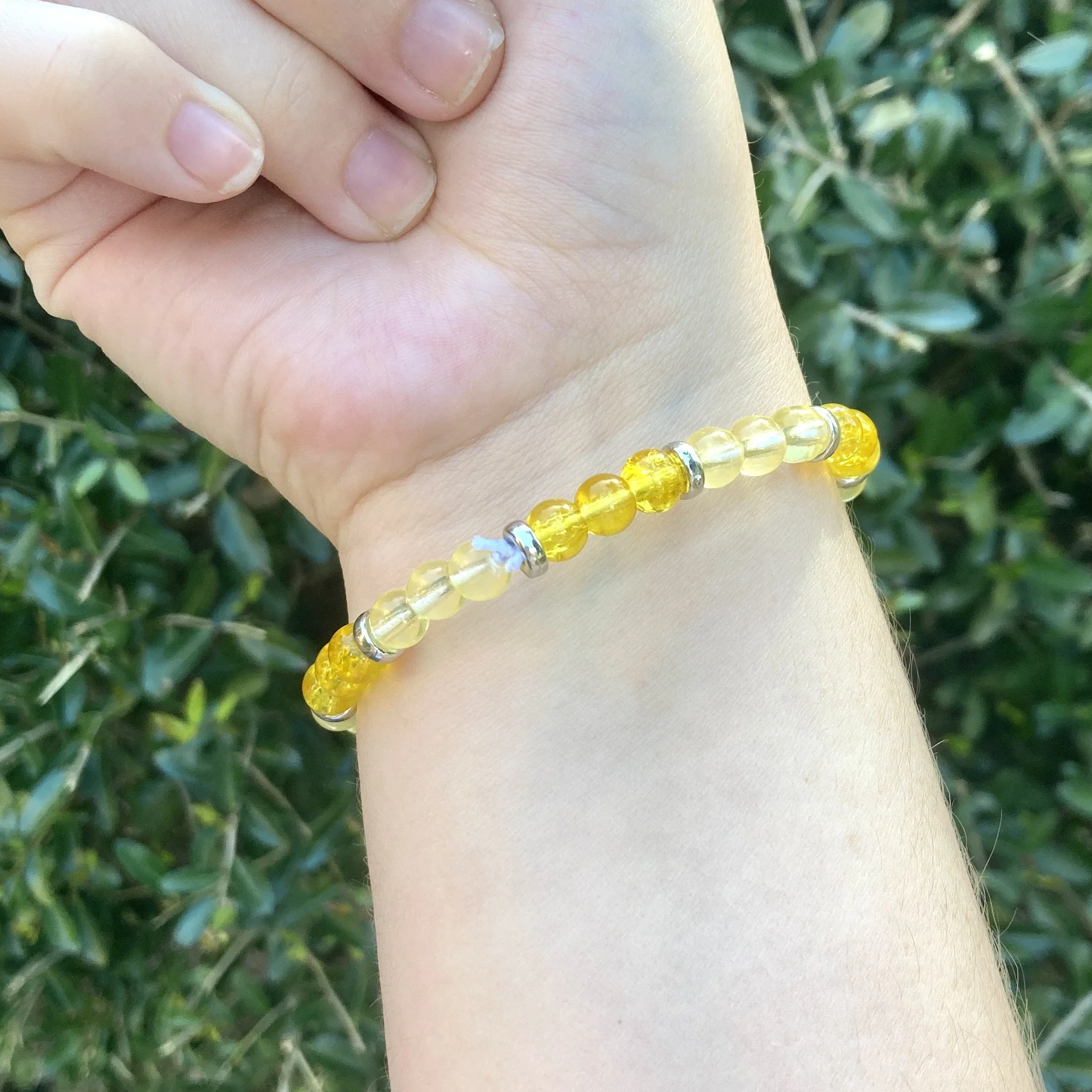 Pastel_Cuties_Glass_Elastic_Bracelets_yellow_puppy_2.JPG