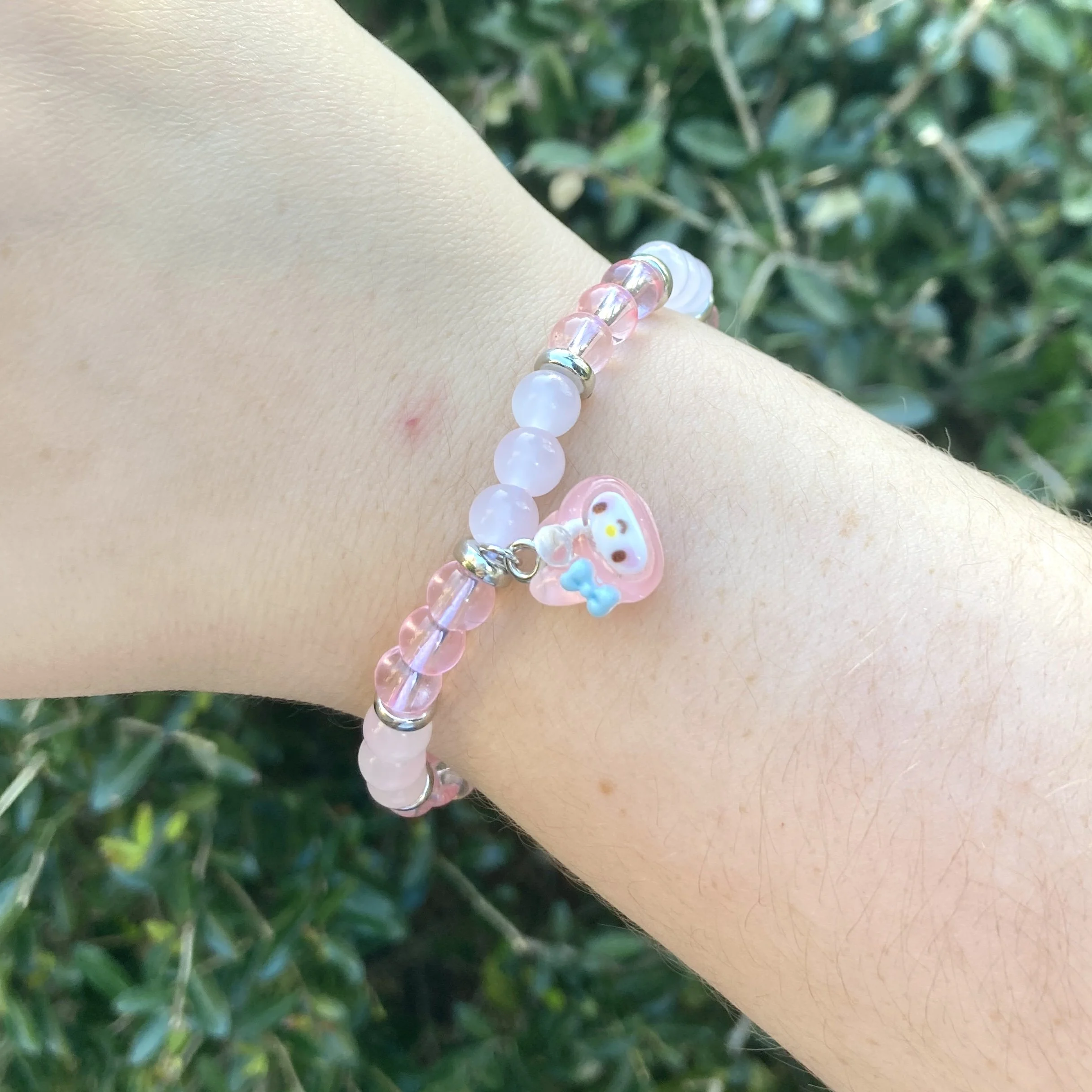 Pastel_Cuties_Glass_Elastic_Bracelets_pink_bunny_1.JPG