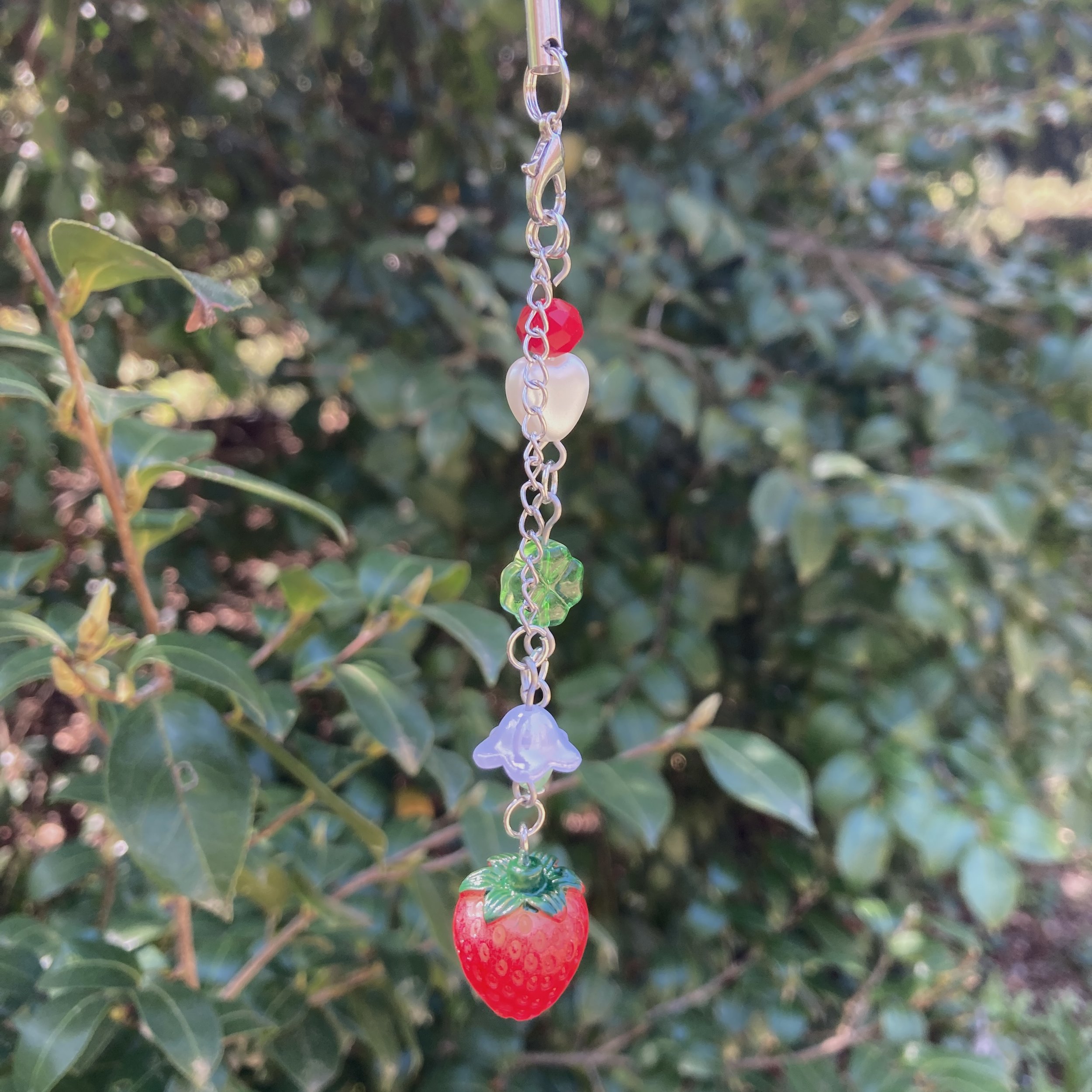 Fruit_Beaded_Phone_Charms_strawberry.JPG