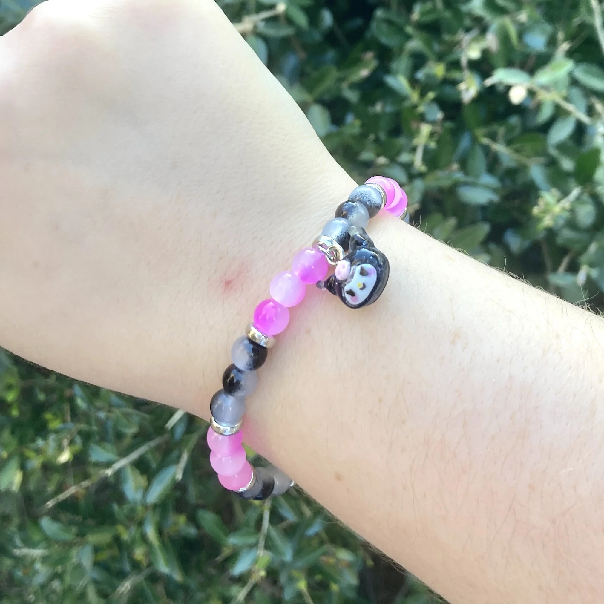 Pastel_Cuties_Glass_Elastic_Bracelets_black_bunny_1.JPG