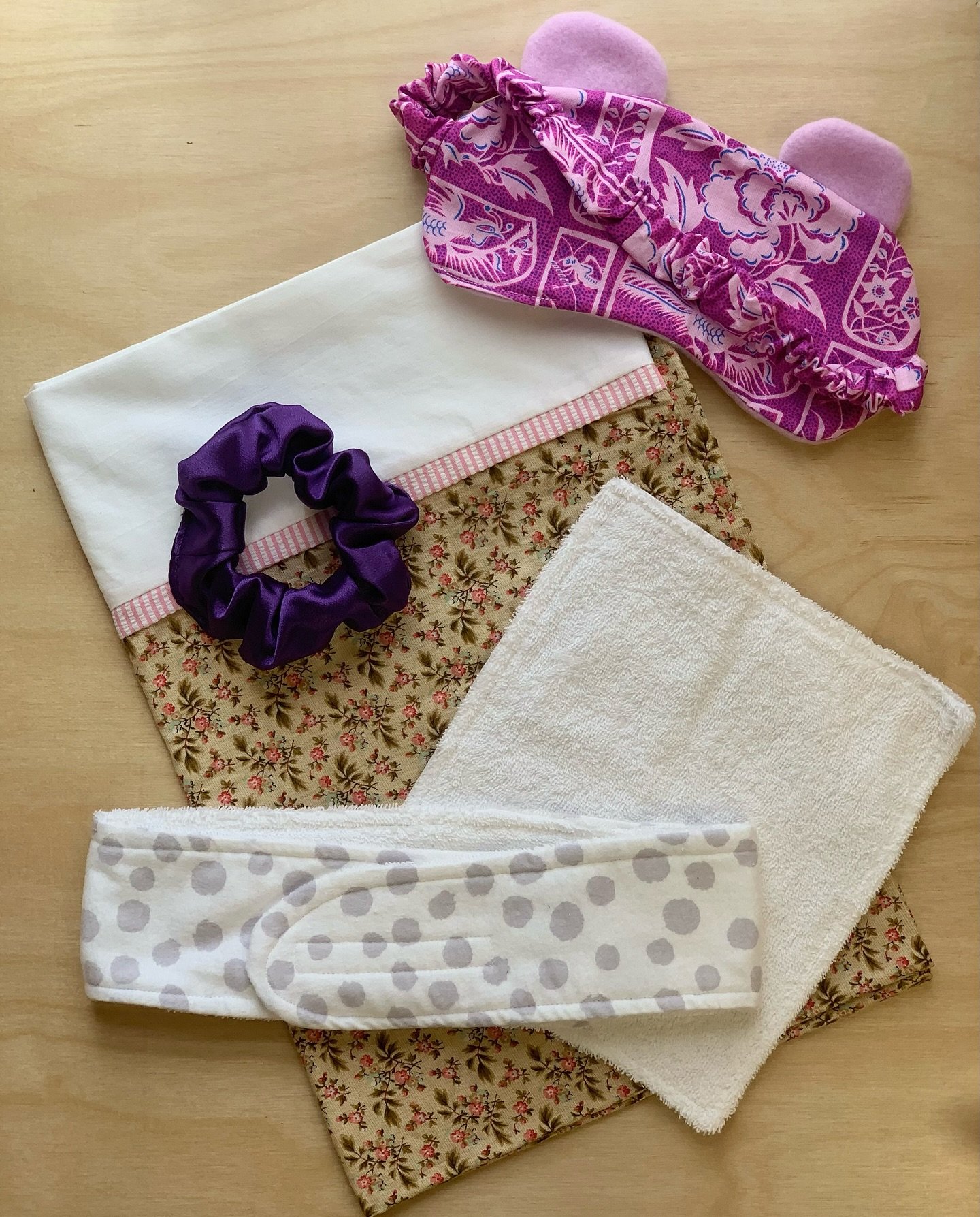 From scrunchies to snuggly pillowcases&mdash;sew your own cozy collection next week at camp!

A cozy pillowcase
A soft scrunchie &amp; eye mask
A wrap to keep hair dry during spa time
Reusable washcloths for skincare and fun

This camp teaches kids r
