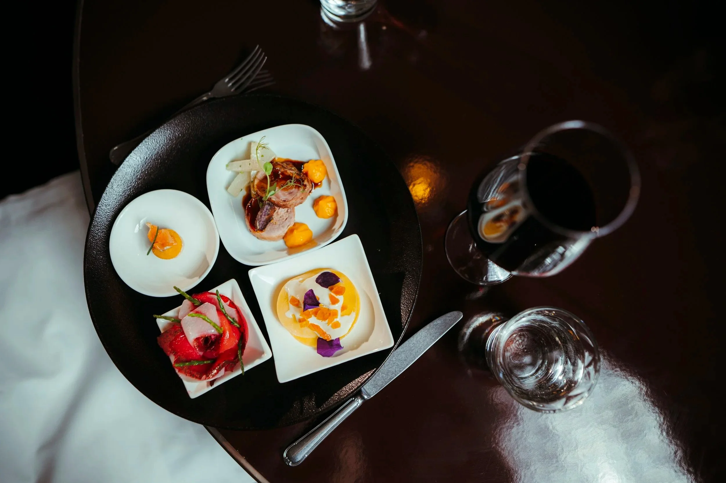 Tapas-Gang mit Weinbegleitung in einem Zermatter Restaurant