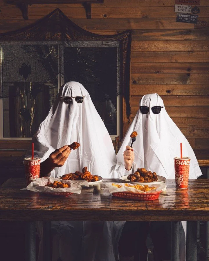 If you happen to be in our neigh-boo-hood 👻 come in tonight and celebrate Hallo-wing here at Wing Shack! 😉
With scary good sauces 🧟&zwj;♀️ on crispy, all-natural wings 🍗 we've got something for every boy and ghoul 🧛
Happy Halloween! 🎃
.
.
#wing
