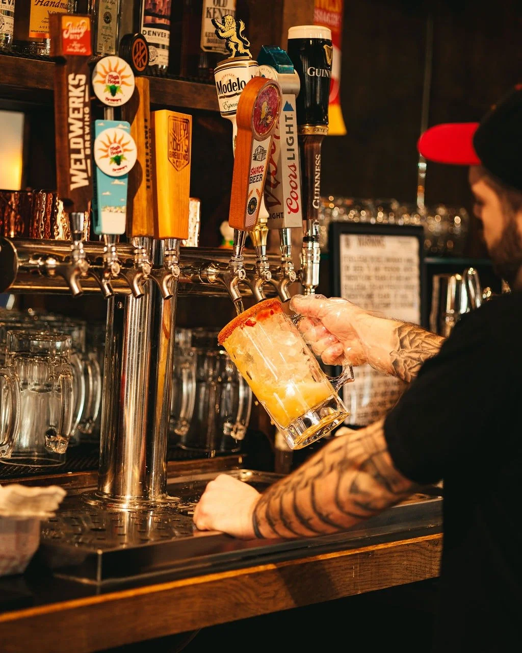 We all know wings are amazing, but what you drink with them can make or break your dinner 😮&zwj;💨
That's why we're happy to have your favorite local brews on tap and plenty of Shack Beers for you and the crew! 🤩🍻
Not into beer? 🤔 We've also got 