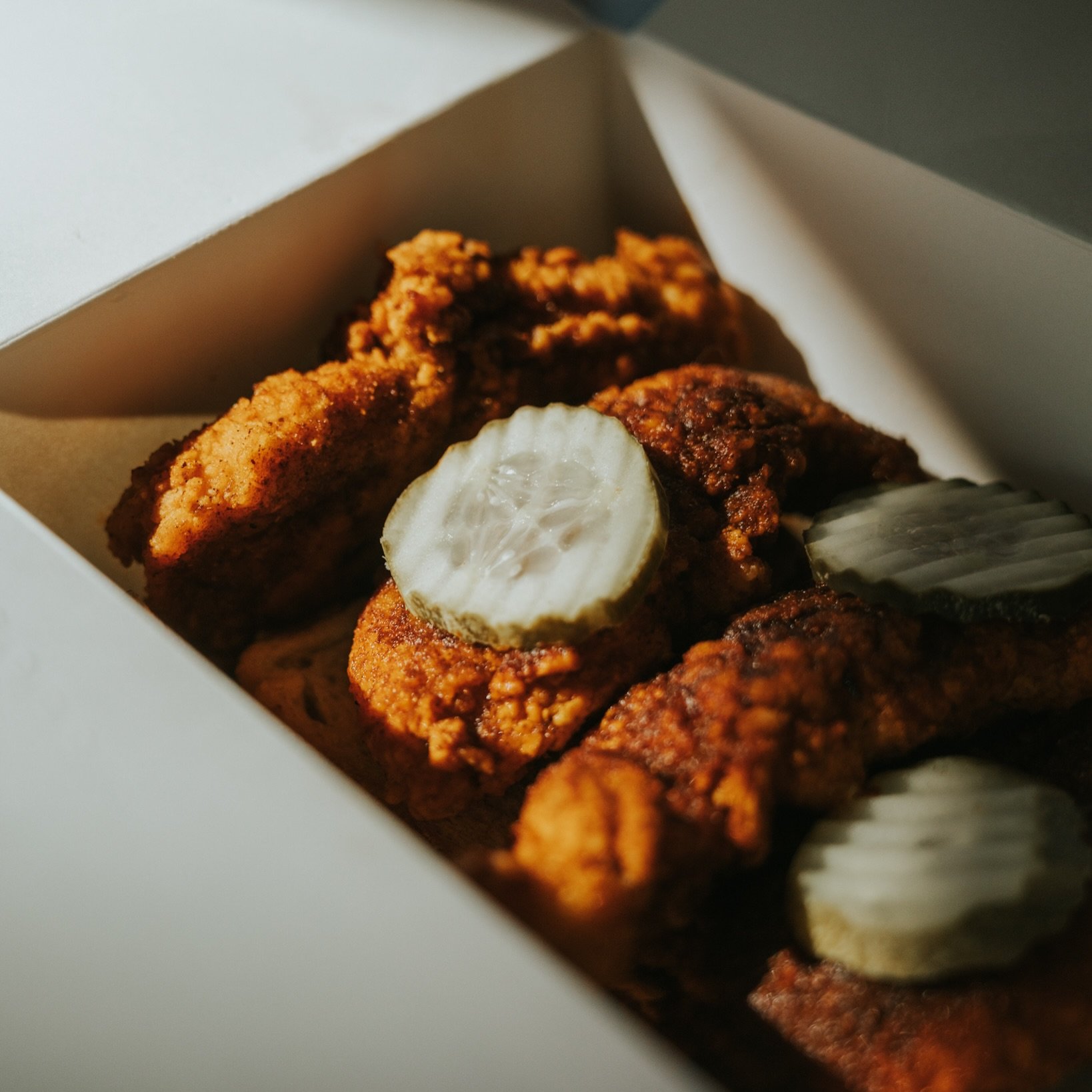 As Paris Hilton once said: That&rsquo;s Hot. 🥵 

Nashville Hot Tenders, Hot Mac &lsquo;n Cheese Sam, Hot Sam&hellip;you can&rsquo;t go wrong 🔥