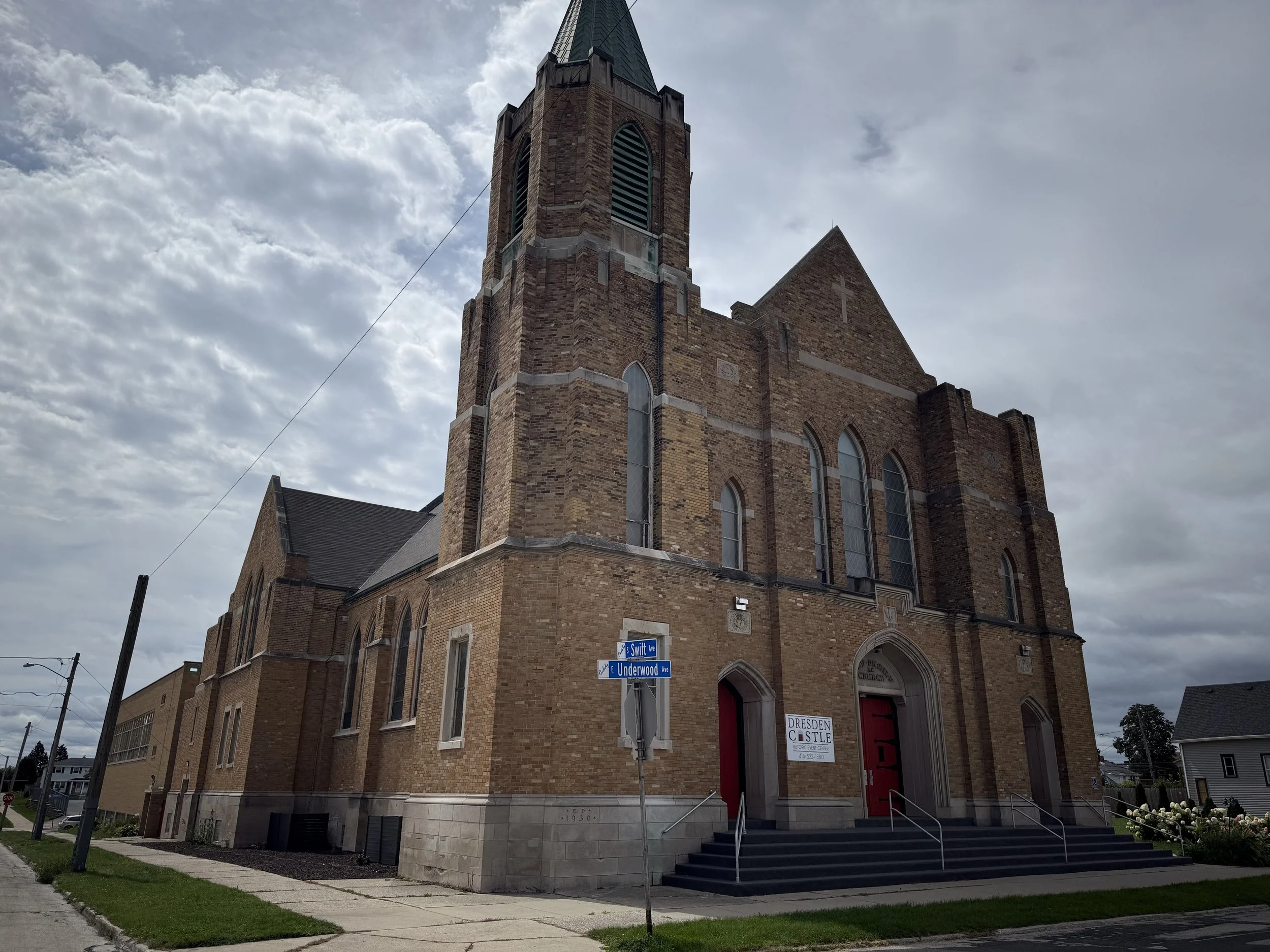 Why Dresden Castle Milwaukee Feels Like a Church Wedding Experience