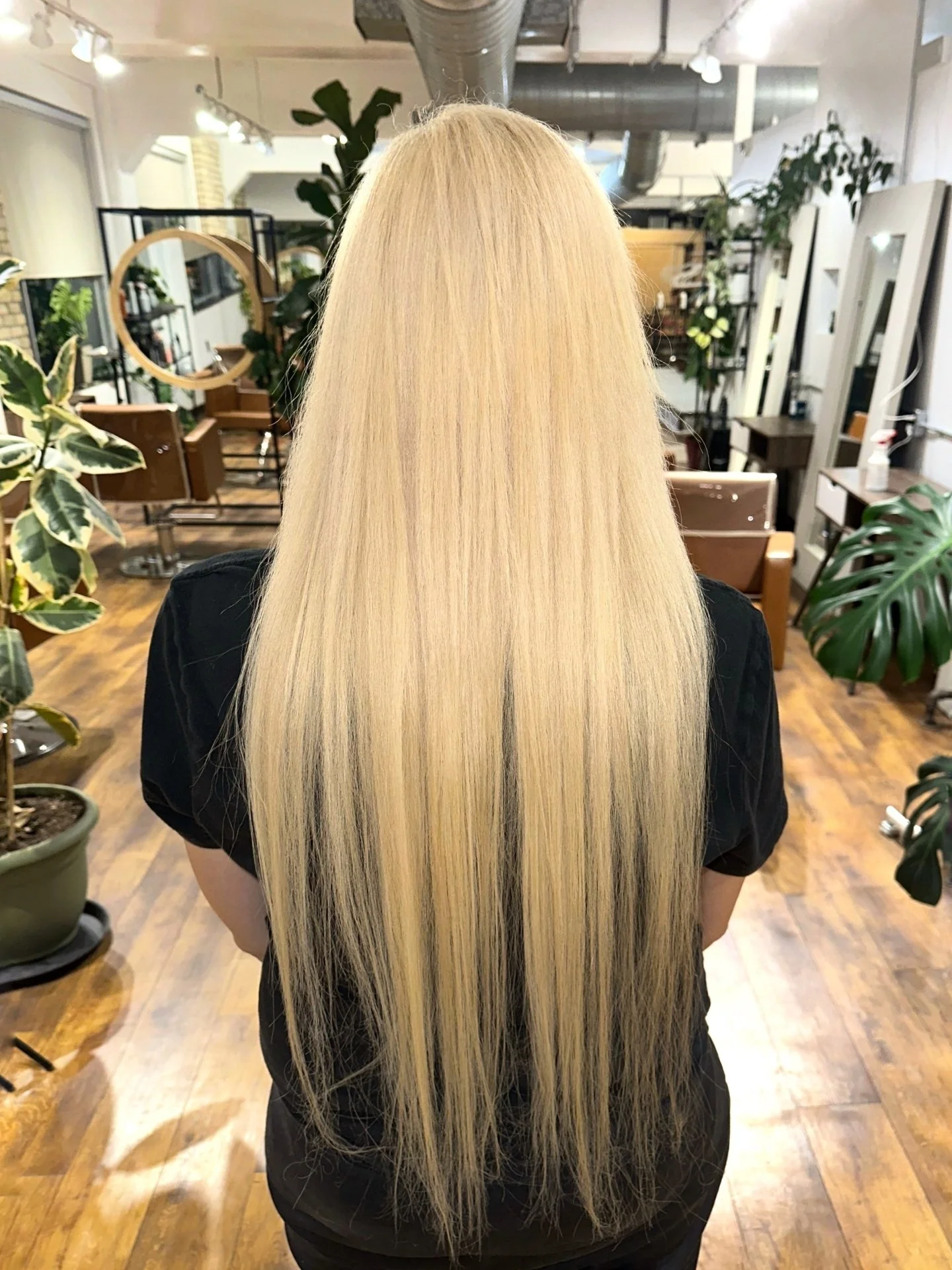 @hairxmikaelaburnett
 When your client says as long and bright as possible&hellip; we deliver 💫✨
*
*
*
*
*
#windsoressex #windsoressexcounty #detroit #detroithair #detroitlove #walkerville #519 #tecumseh #visitwalkerville #yqg #yqgsalon #yqgsmallbus
