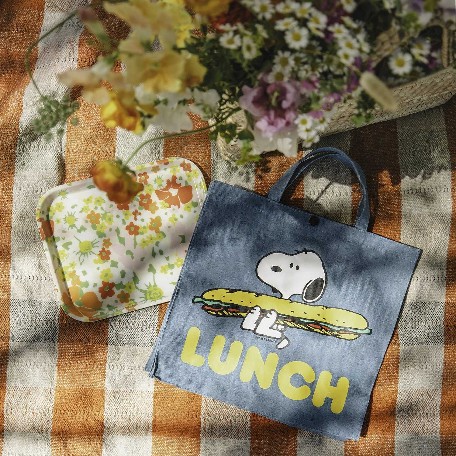 Three-Potato-Four-Peanuts-Snoopy-Market-Tote-Lunch-lifestyle2.jpg