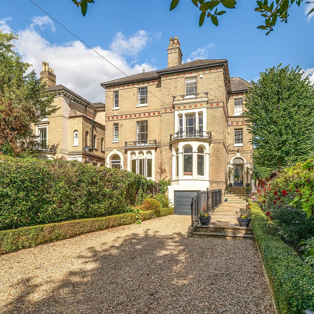 Check out this impressive 5 bedroom, 4 storey Victorian residence I photographed recently 🏡📷

📌 Lincoln
🏡 @jamesd_brownco
