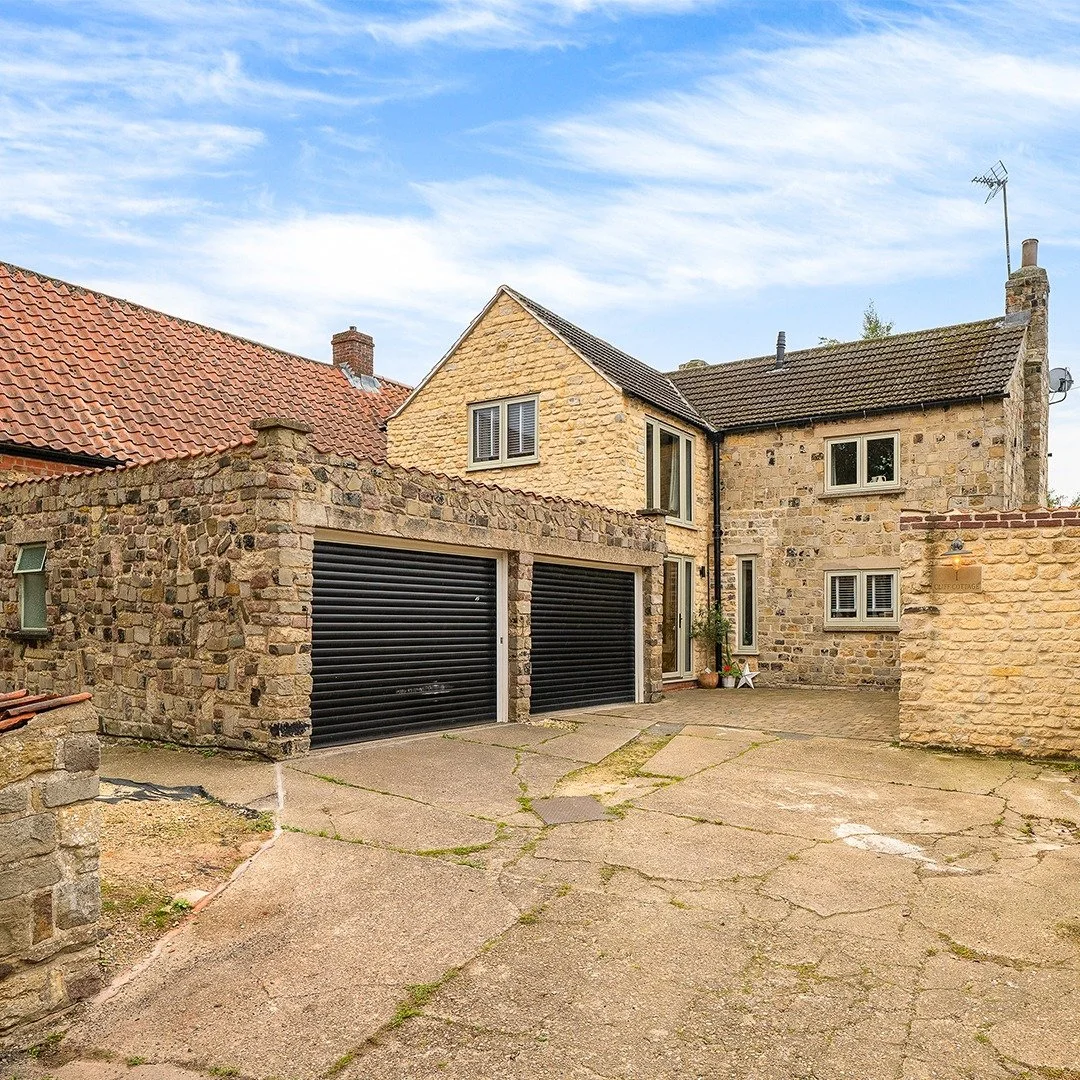 Check out 1 Cliff Cottage, a beautifully refurbished cottage nestled in the heart of Waddington 🏡📷

📌 Waddington, Lincoln
🏡 @beckettsestateagents