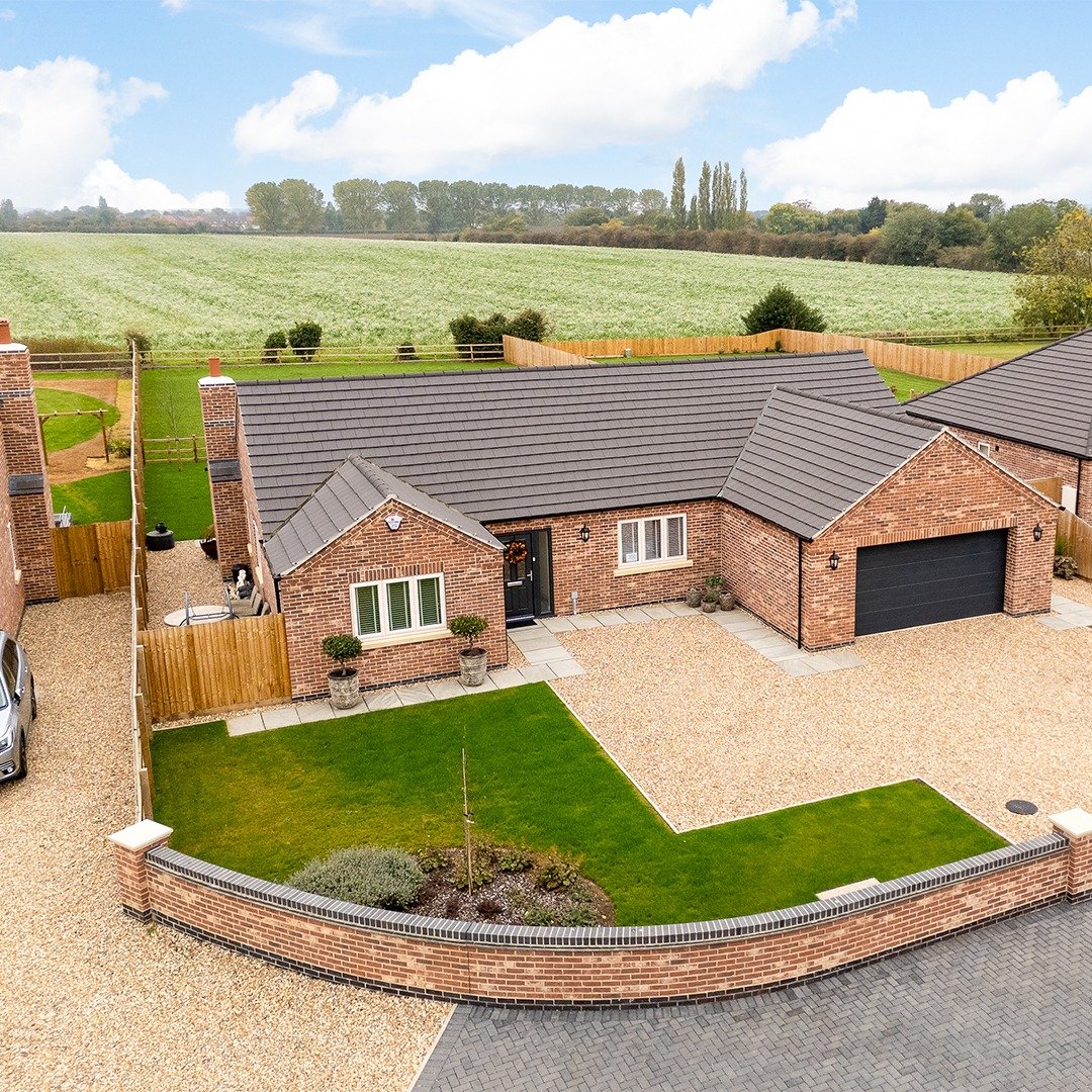 Some lovely views on offer at this impressive new build bungalow 😍🏡

📌 Dorrington
🏡 @mundysuk