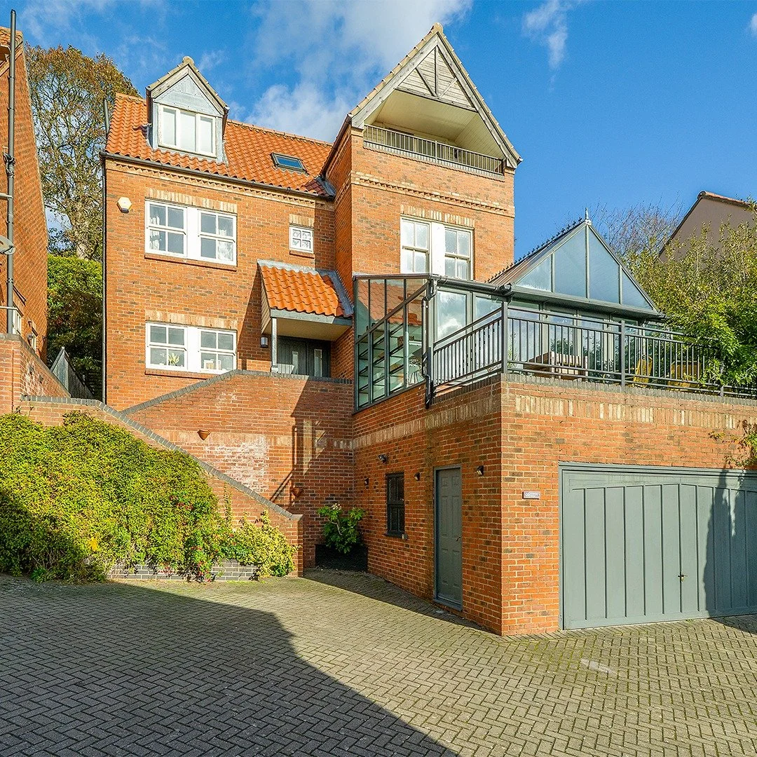 Some impressive views over Lincoln on offer at this stunning townhouse 🏡📷

📌 Lincoln
🏡 @mount_minster