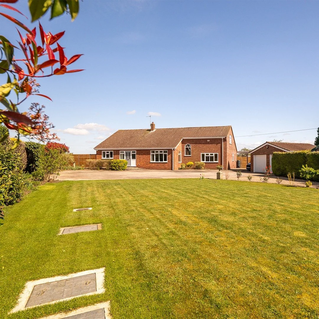 0.5 acres of privacy on the edge of Horncastle. 🌳📸

Had the pleasure of shooting this substantial 4-bedroom detached home recently. Tucked away down a long private driveway, the standout feature has to be the uninterrupted backdrop of the Lincolnsh