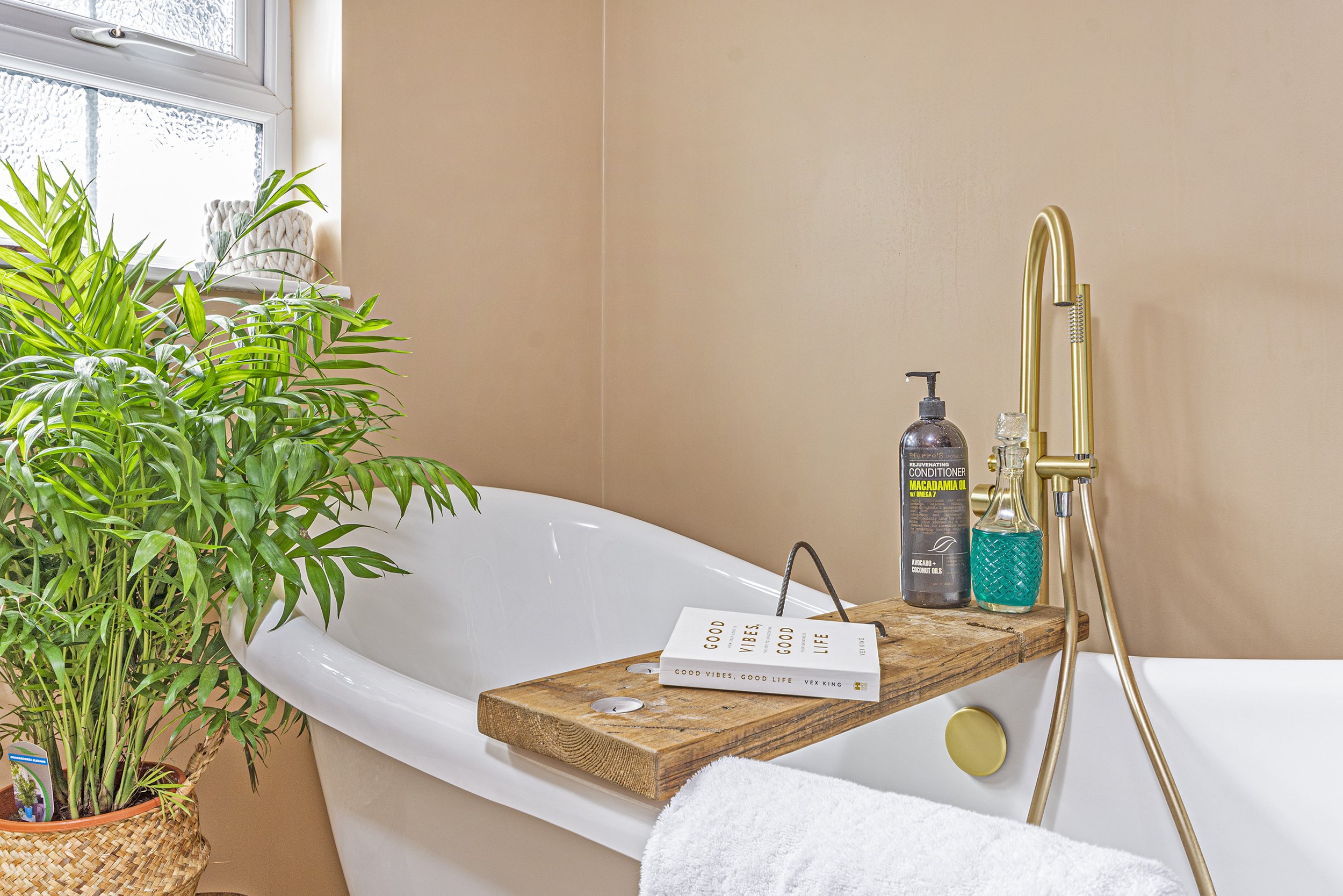 Bathroom but its meant to be quirky and cool like some instagram type thing.jpg