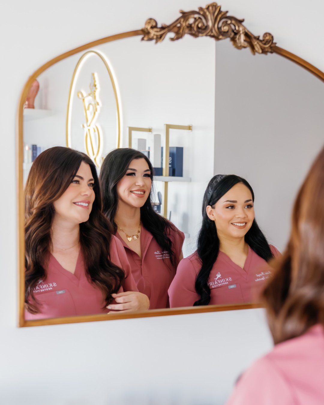 The girls, the glow, and a little brand magic 💕⁠
⁠
Obsessed with how this shoot came together from fresh headshots to treatment moments and all the little details in between ✨⁠
⁠
This is your sign to update your content and actually LOVE what you&rs