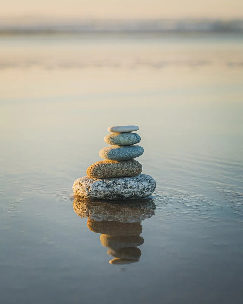 Calm reflective lake symbolizing deeper emotional processing and nervous system healing through Brainspotting therapy.