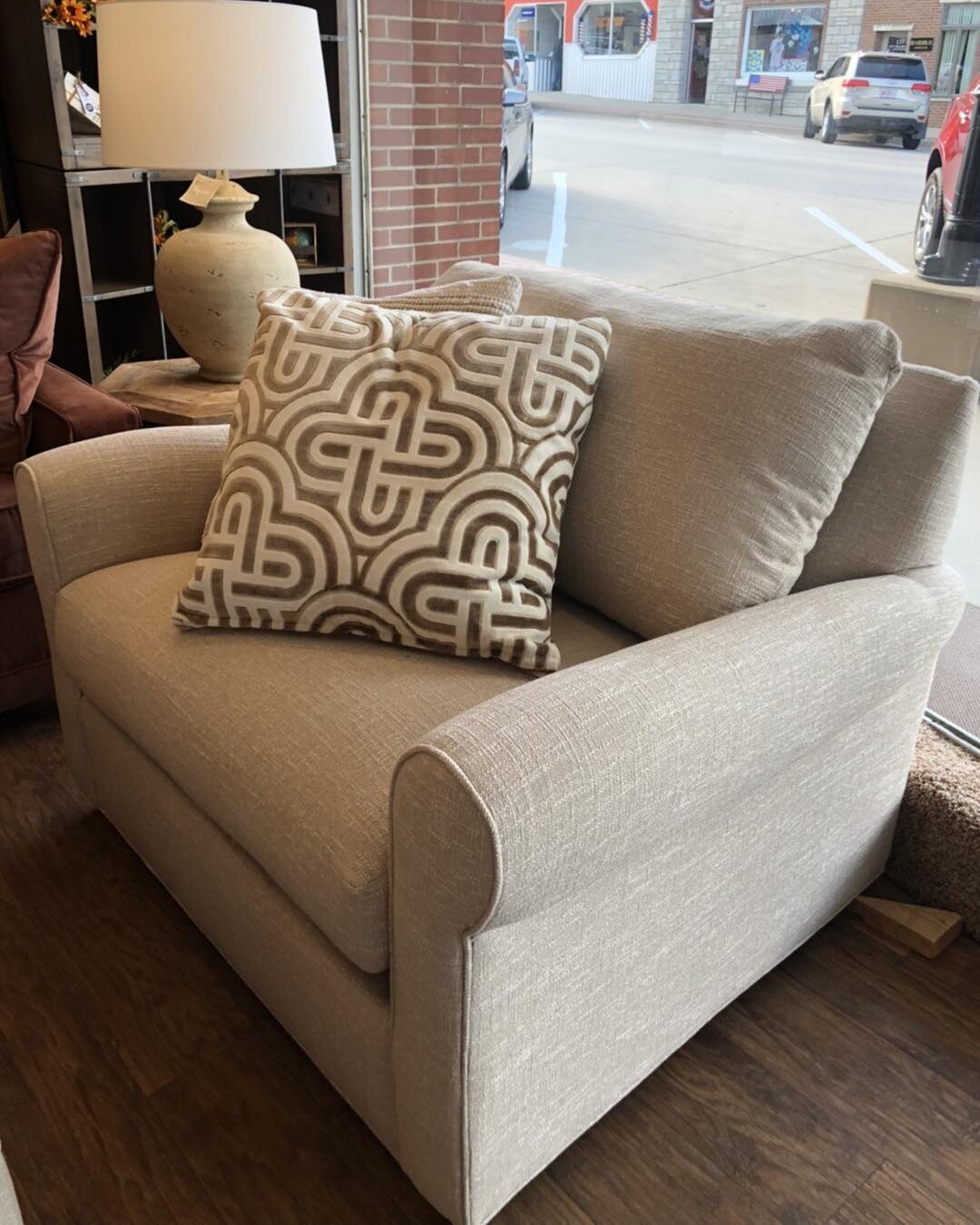 Grab someone for some snuggle time or relax on your own with the extra space when you purchase one of our chair &amp;1/2. 
These are on our floor and are currently 20% off. 

#dyersville #idealdecorating #guttenberg #shoplocal #furniture #iowa #shops