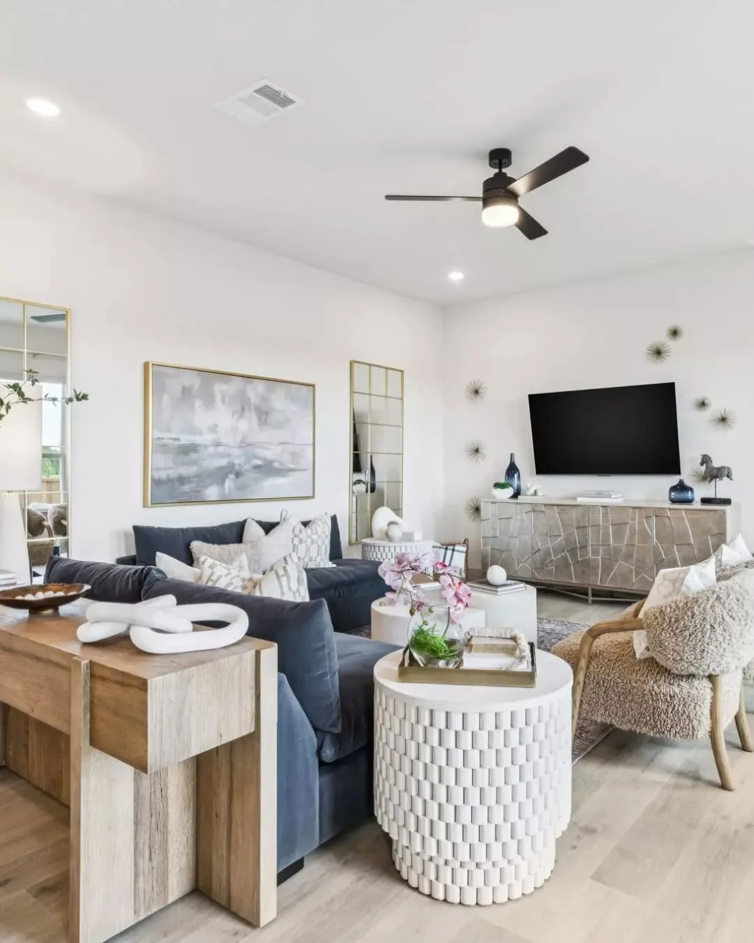 At The Heights, every detail is designed with life’s best moments in mind—like football watching parties in a living room that’s as stylish as it is comfortable. 🏡
Tour the @normandyhomes model today. Visit uptowncelinatx.com to le