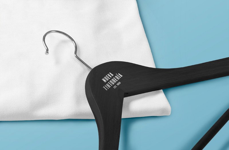 hanger-mockup-vol1-3-800x526px.jpg