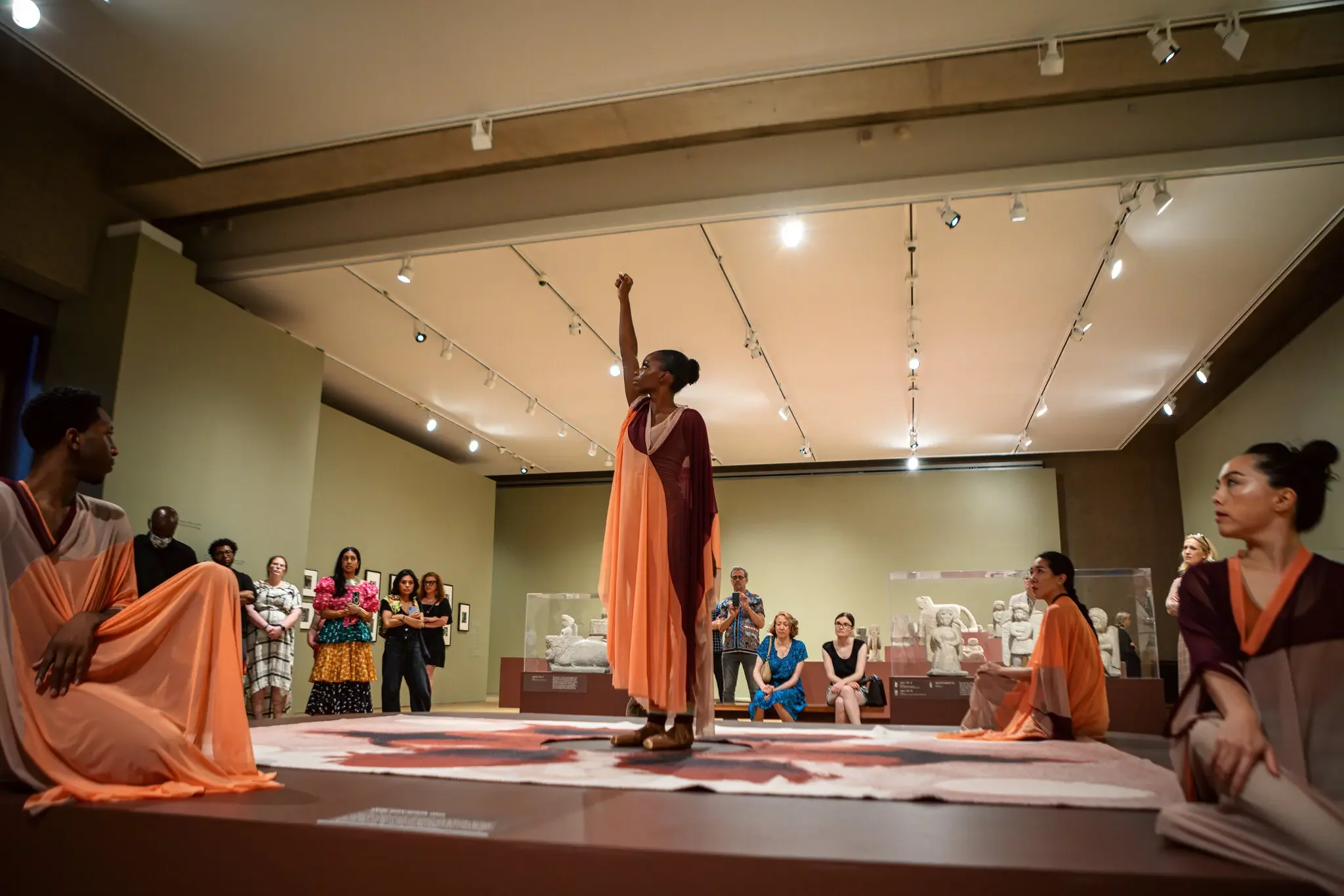  NEW YORK TIMES  Blending Dance and Sculpture Creates a Fresh View of Art