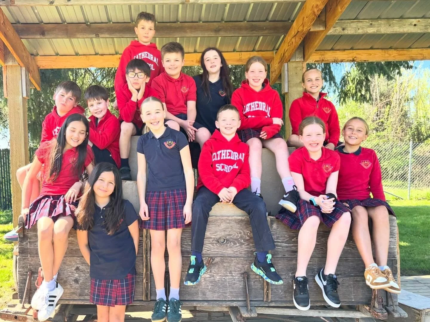 Our 4th graders enjoyed a memorable hands-on field trip to Philip Foster Farm, where they stepped back in time to experience Oregon pioneer life along the Barlow Road. Through interactive demonstrations, historic buildings, and artifacts, they gained