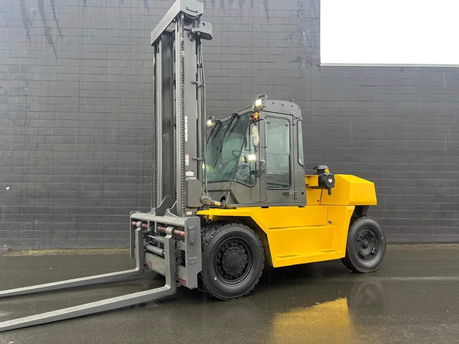 Komatsu_FD100_Refurb_Photo1.jpg