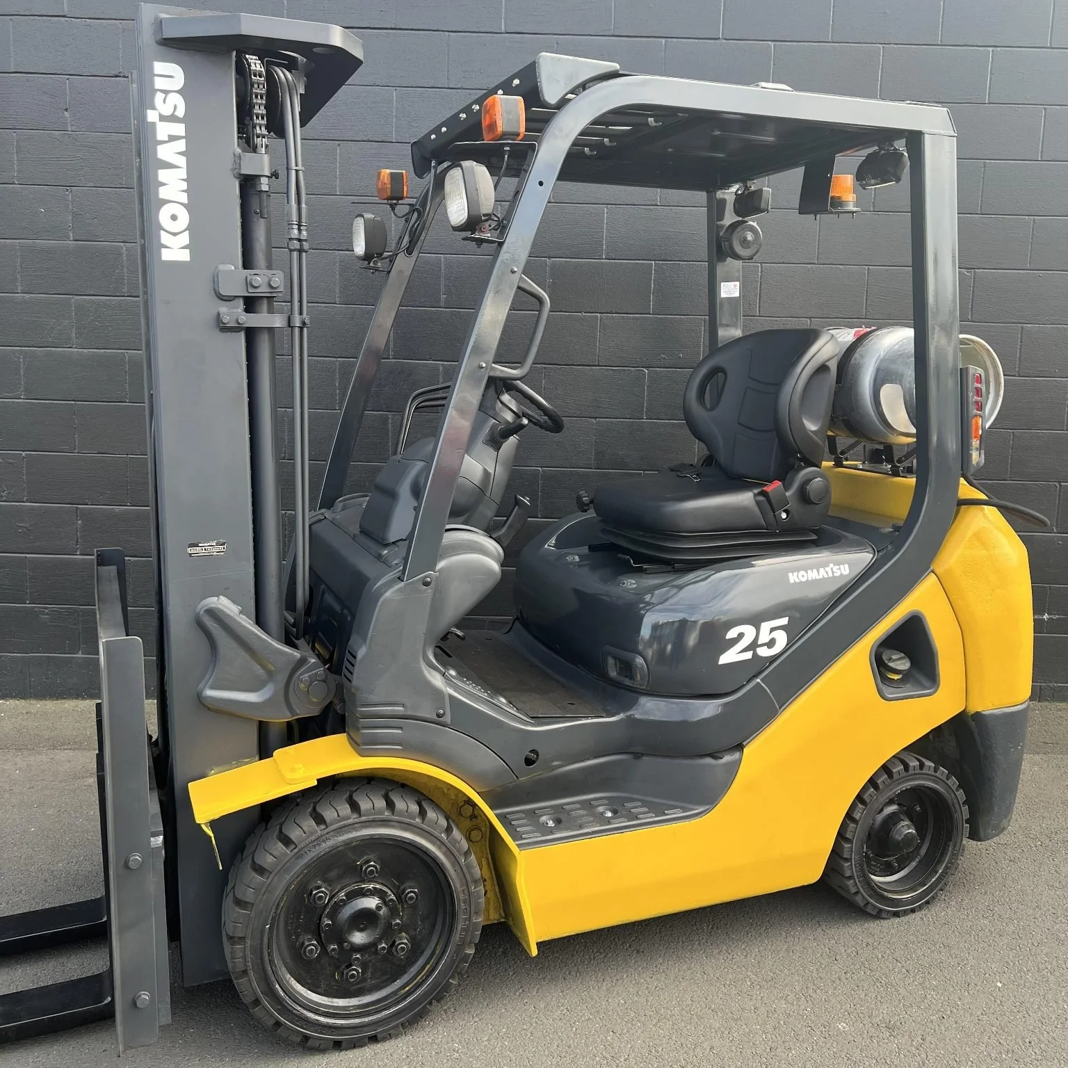 Komatsu_FG25NT_Photo001.jpg