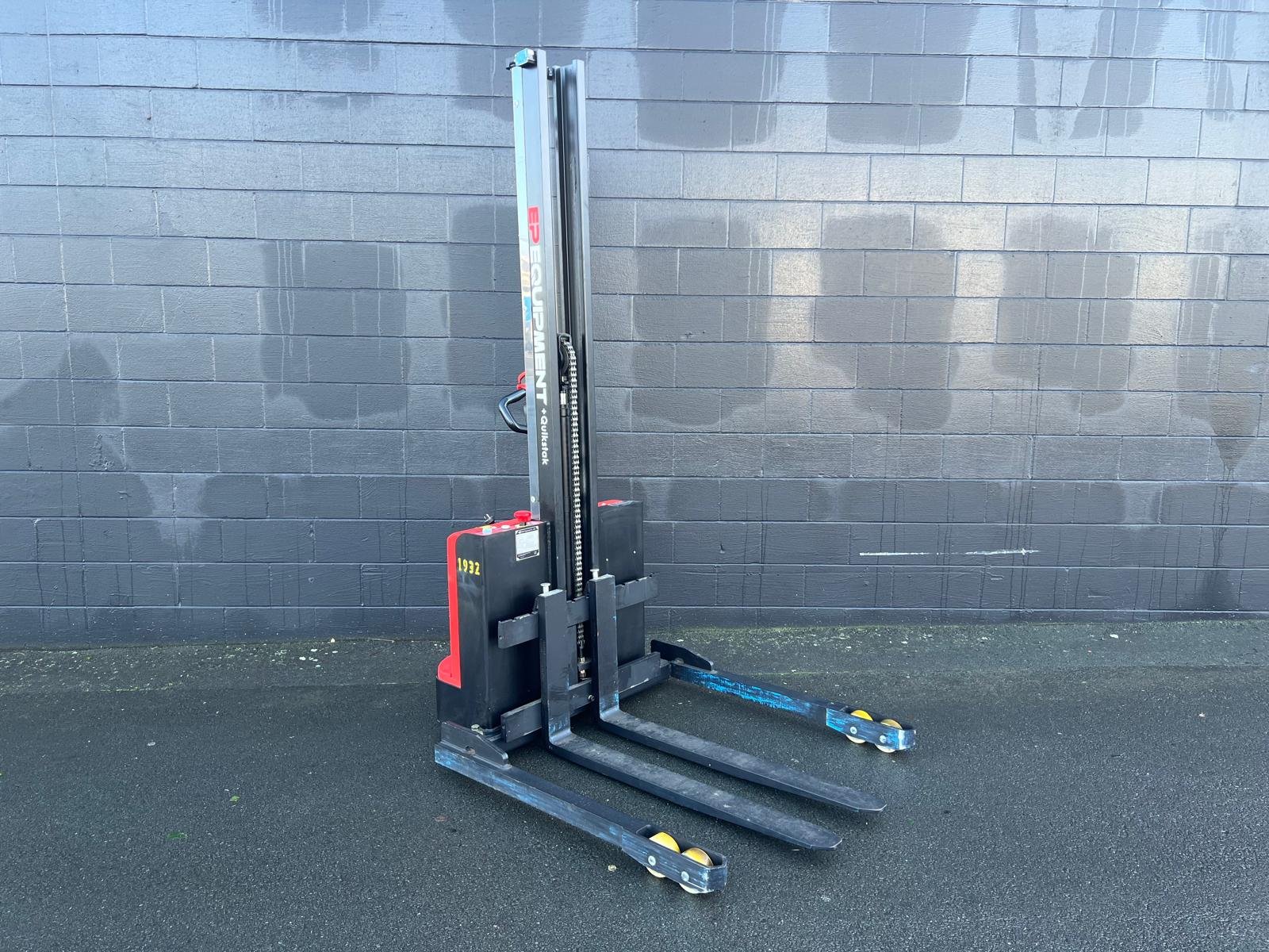 ES10DM_22_LoadRear.jpg