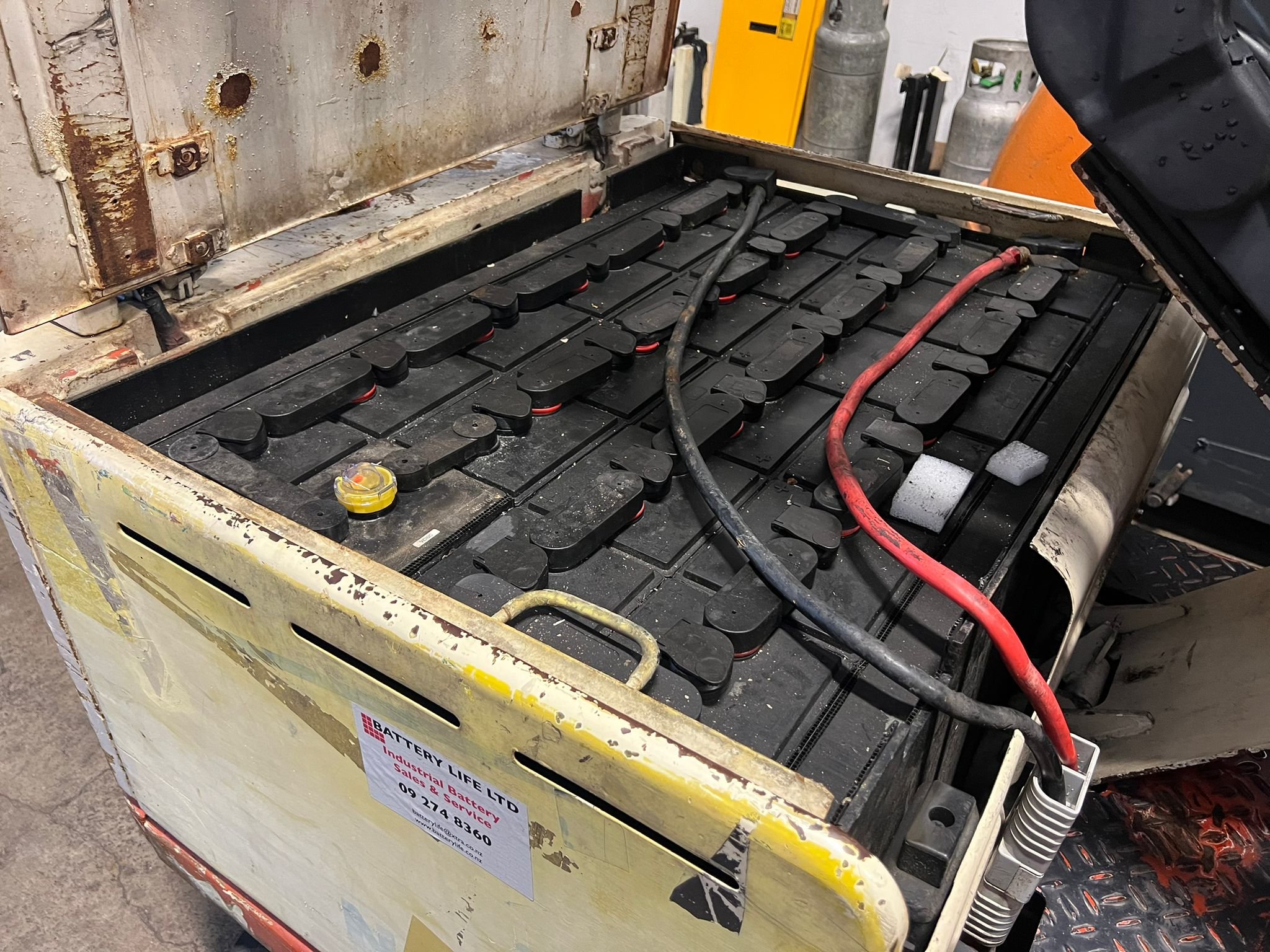 Datsun2_5T_Battery.jpg