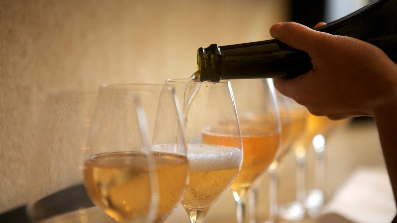 Sparking: The Story of Champagne