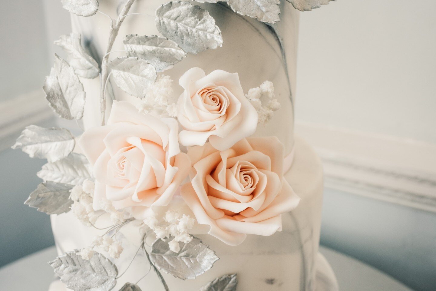 How amazing is this beauty! Such an elegant design. ⁠
------------⁠