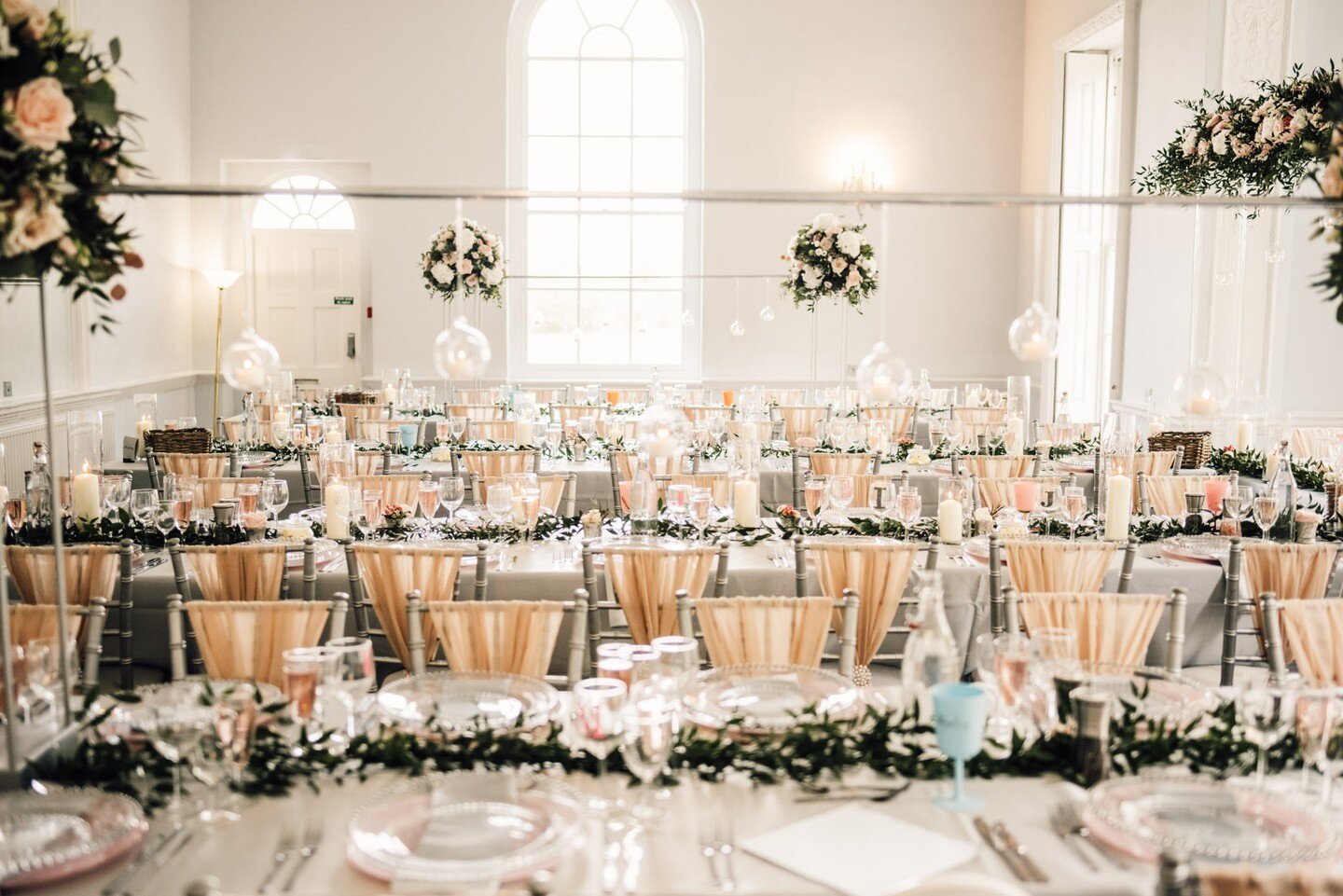 @SomerfordHall is an elegant Palladian mansion set amongst 100 acres of landscaped parkland in Staffordshire. What a stunning wedding breakfast! ⁠