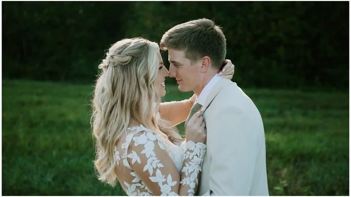 Here is your Daily dose of the amazing postcards from Hannah and Garrett’s wedding day! If this wedding were any more fun, I would probably pass out🤣!
.
.
.
The Team
Photographer- @vinesstudios 
Wedding planner- @katiebrookseventco 
DJ- @djgro