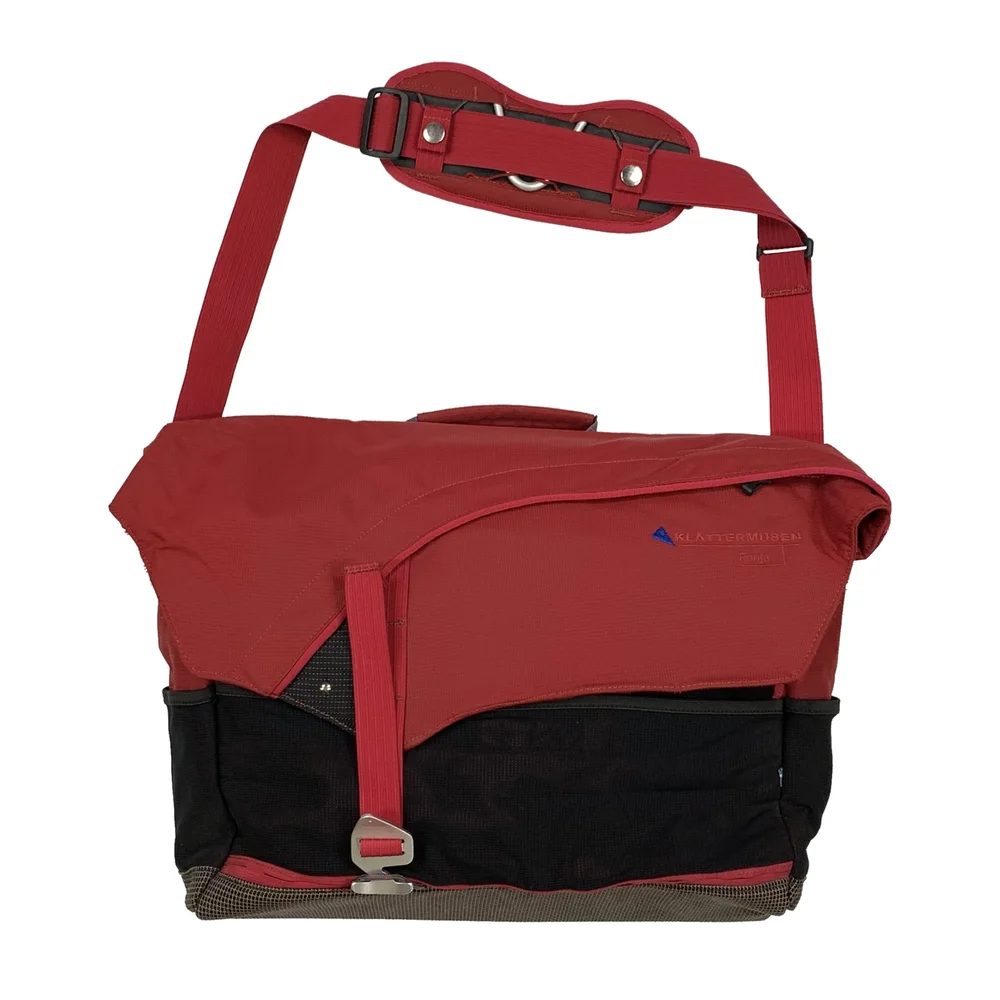 Klattermusen Fenja Tech Messenger Bag (Burgundy) — GAIJIN RECYCLING