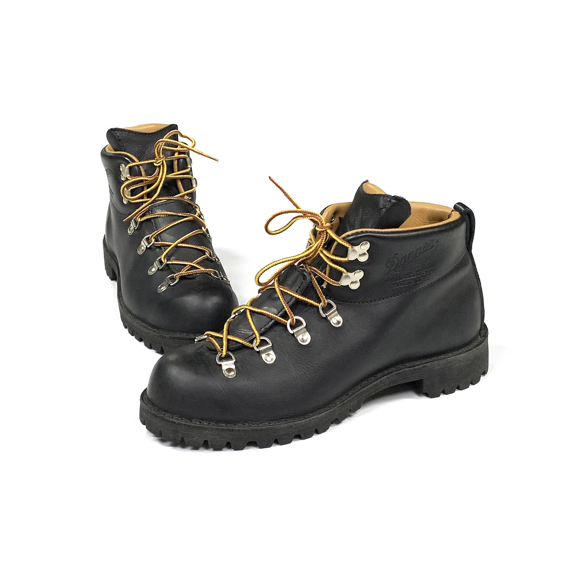 JW_05_Danner_MtTrail_Blk2_ copy.jpg