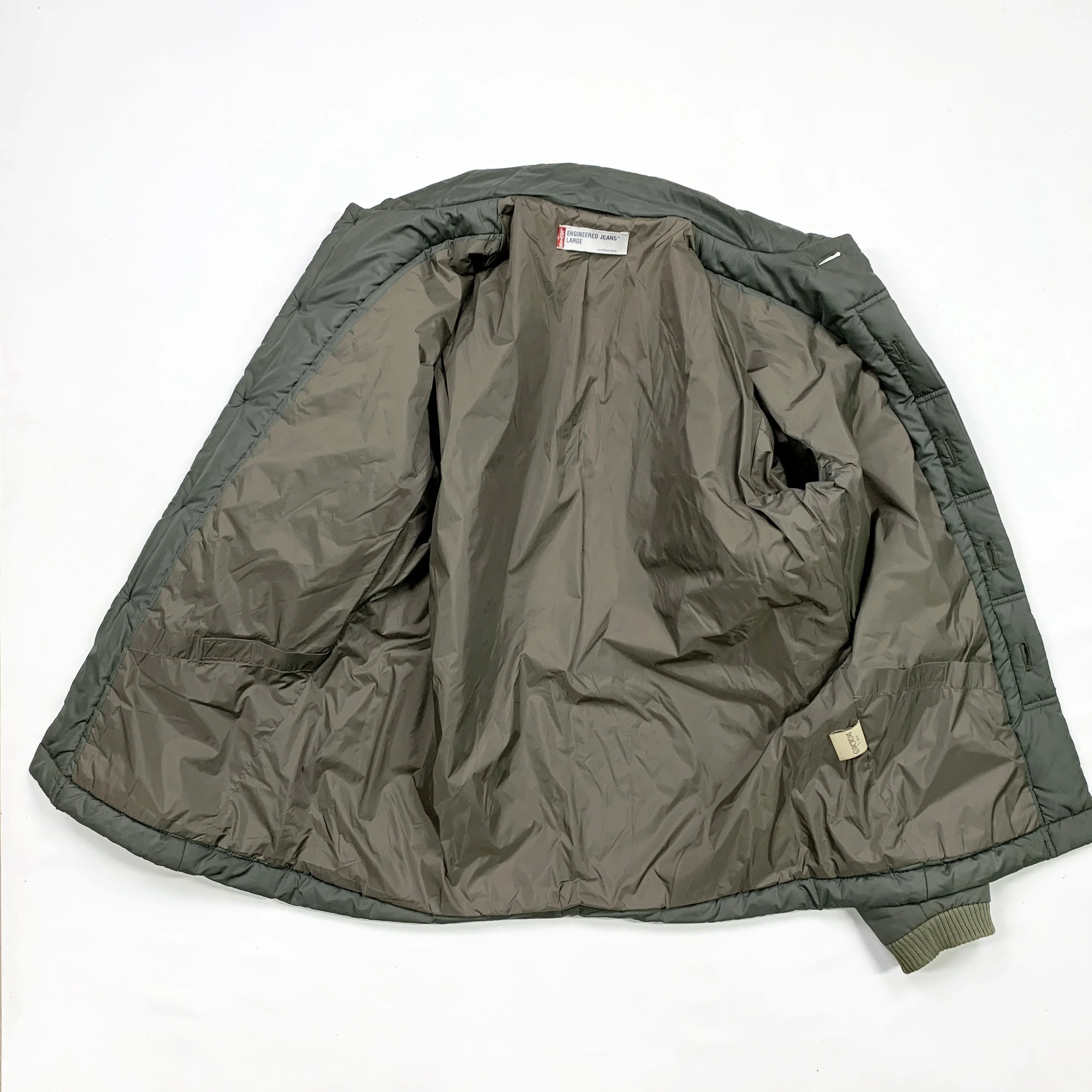 Levis ENG Chore Bmbr Jkt4.jpg