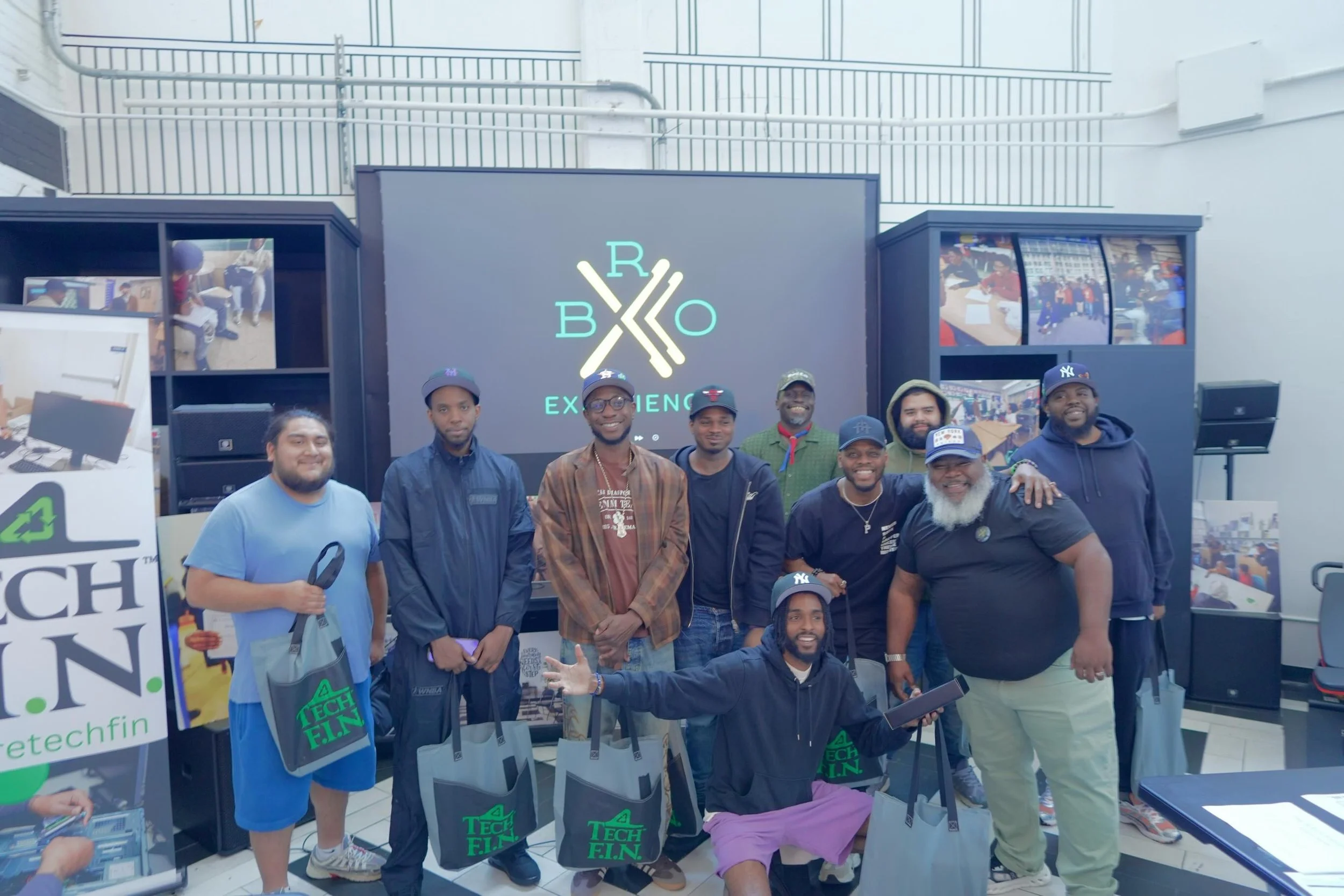 This past Friday we were able to give out 50 free laptops to young fathers thanks to @wearetechfin ! All laptops were provide by Boston Consulted Group and refurbished by TechFIN.

Thank you to Sabrina from @bklynorg and Deputy Borough President @kim