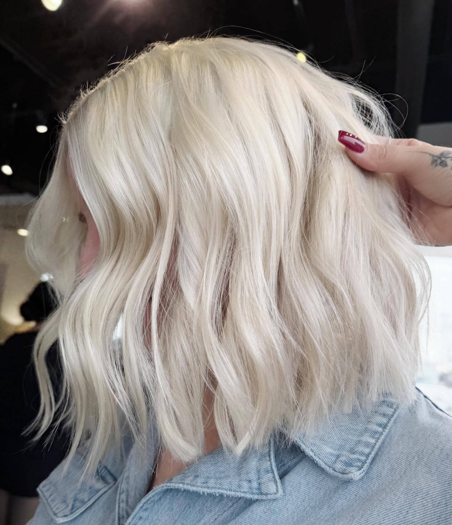 Blondes are having all the fun @salon.haven.naperville 
Color &amp; cut by @beautyby.ashleynicole 
Booking link in bio! Your haven awaits ✨