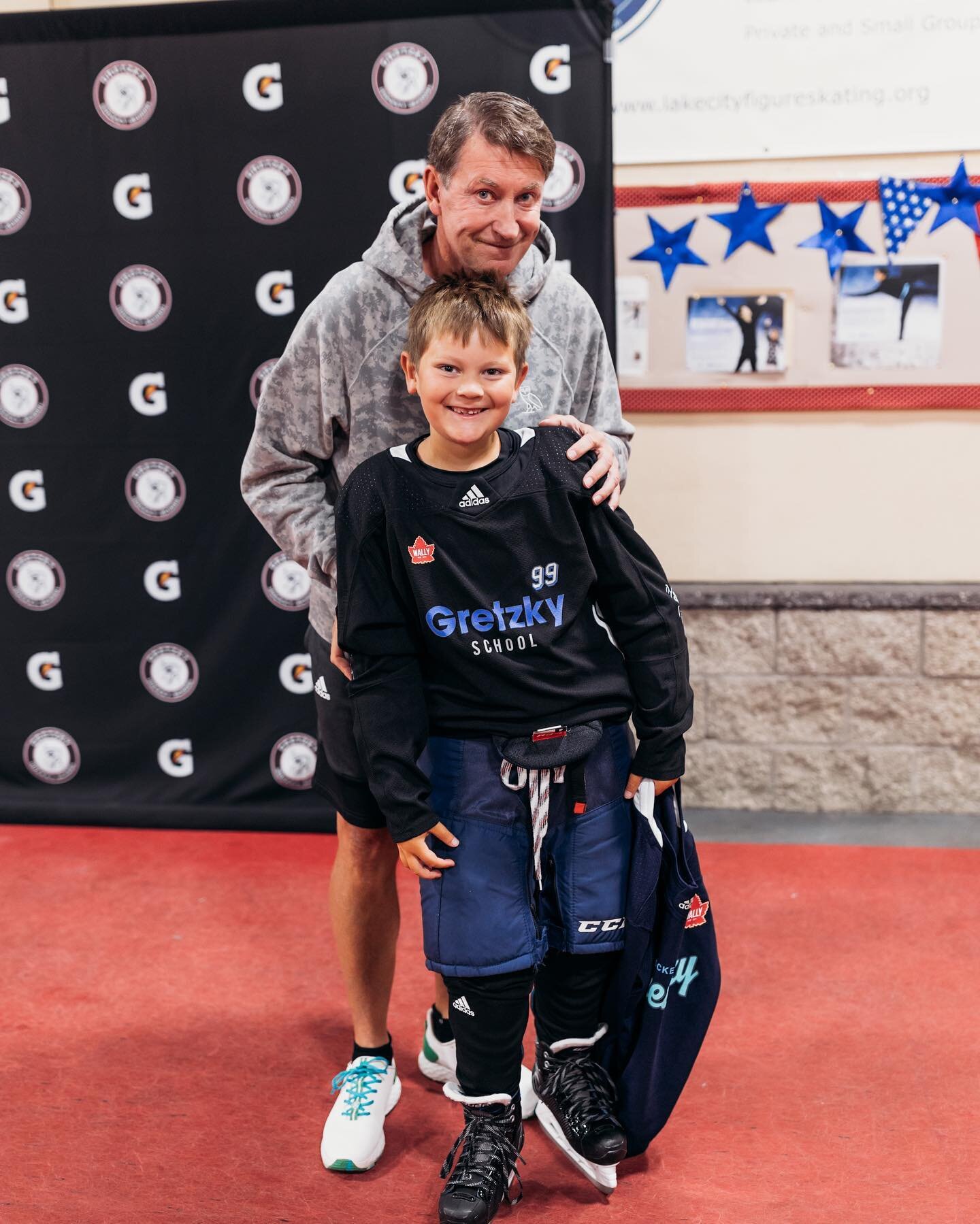 Year THREE of @gretzkyhockeyschool is officially in the books🏒🙌🏼

As always, it was the best week of the summer! ☀️

#gretzkyhockeyschool
