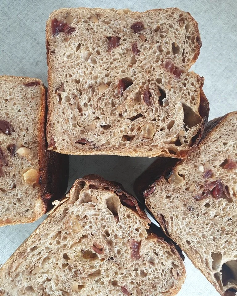 𝗖 𝗛 𝗥 𝗜 𝗦 𝗧 𝗠 𝗔 𝗦  𝗟 𝗢 𝗔 𝗙
Loaded with golden raisins, cranberries, toasted almonds, orange zest + juice, cinnamon, nutmeg &amp; ginger!

Available to pre order NOW on my website.

This will be available for pickup or delivery on Tuesday