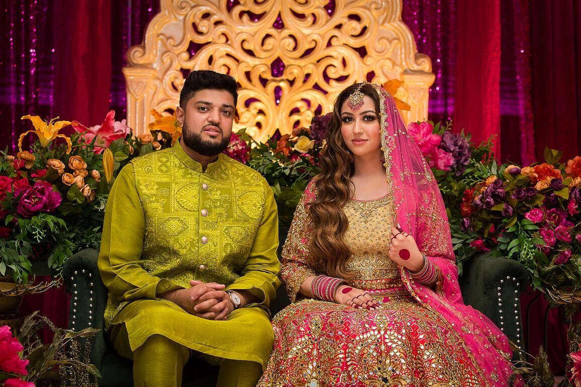 Rain of colors; Arooba &amp; Ibrahim&rsquo;s vibrant mehndi night.

#mehndi #bridalhenna #vancouverweddings #weddingphotographer #vancouverweddings #beautifulbride #weddingcouples #pakistaniweddings #vancouverweddingphotographer #mehndinight