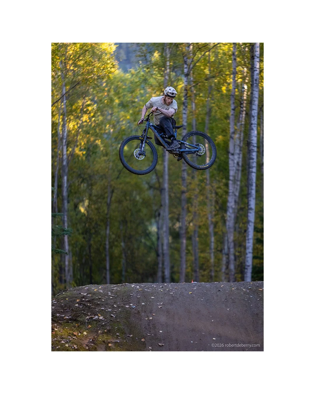 Quick evening shoot with @gautejohansen on El Jefe. #dirtjumps #shotoncanon #ridebikes