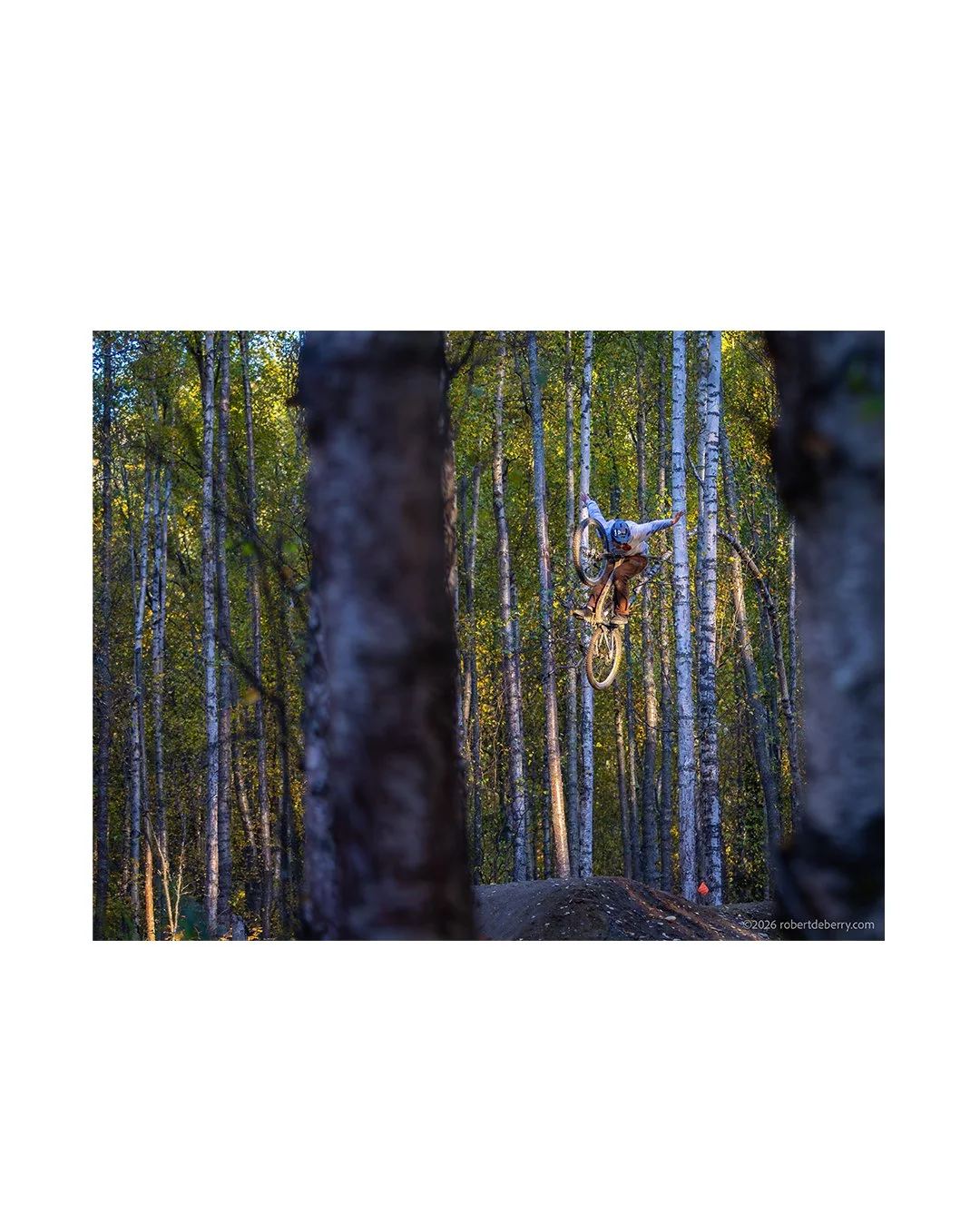 @gavynkelso with a fall time no hander. #shotoncanon #ridebikes #dirtjumps
